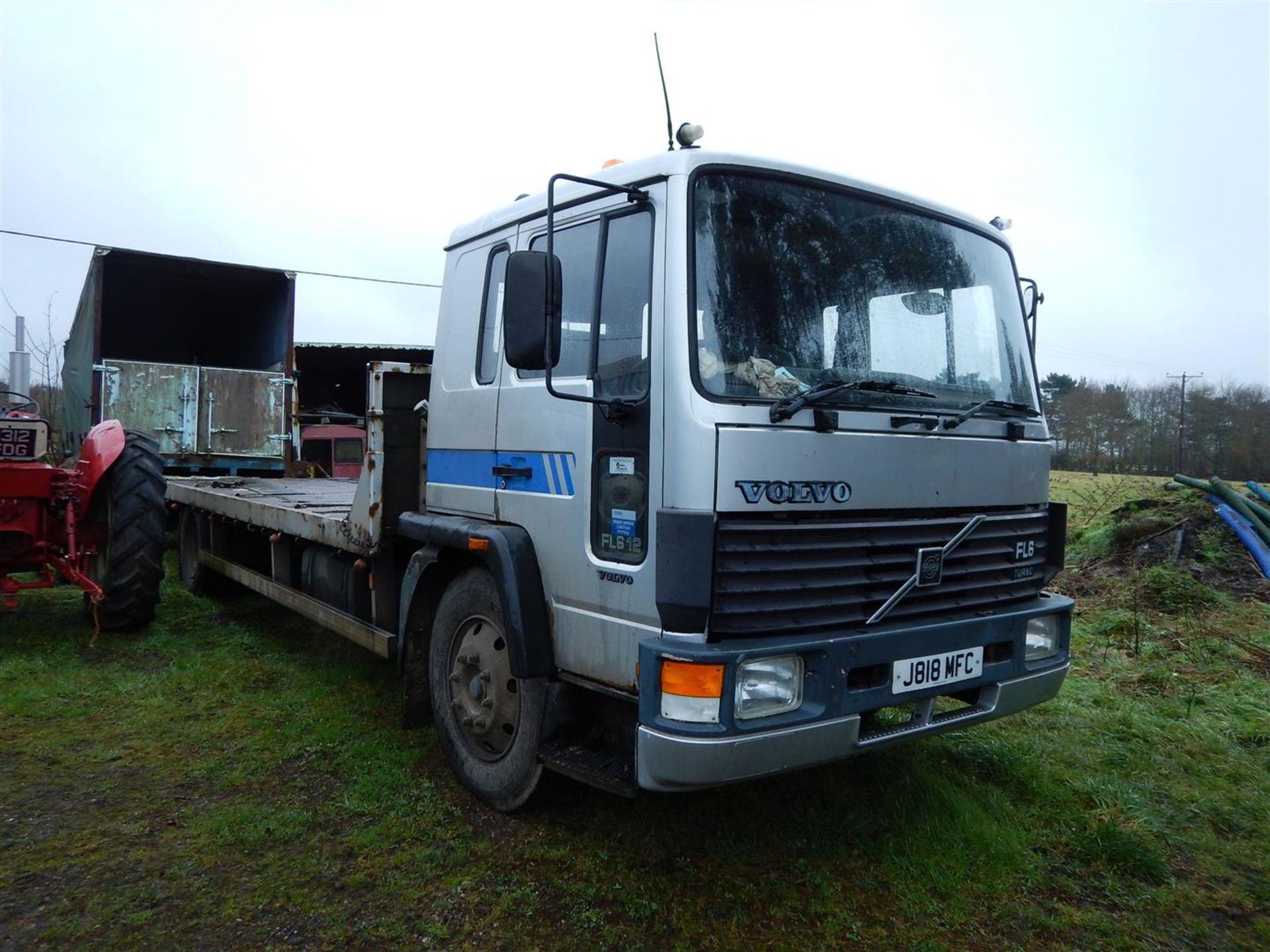 1991 Volvo FL6 12 Flatbed Lorry Reg. No. J818 MFC Chassis No. YB1E2CUA4MB477238 The 7 speed auto - Image 2 of 5