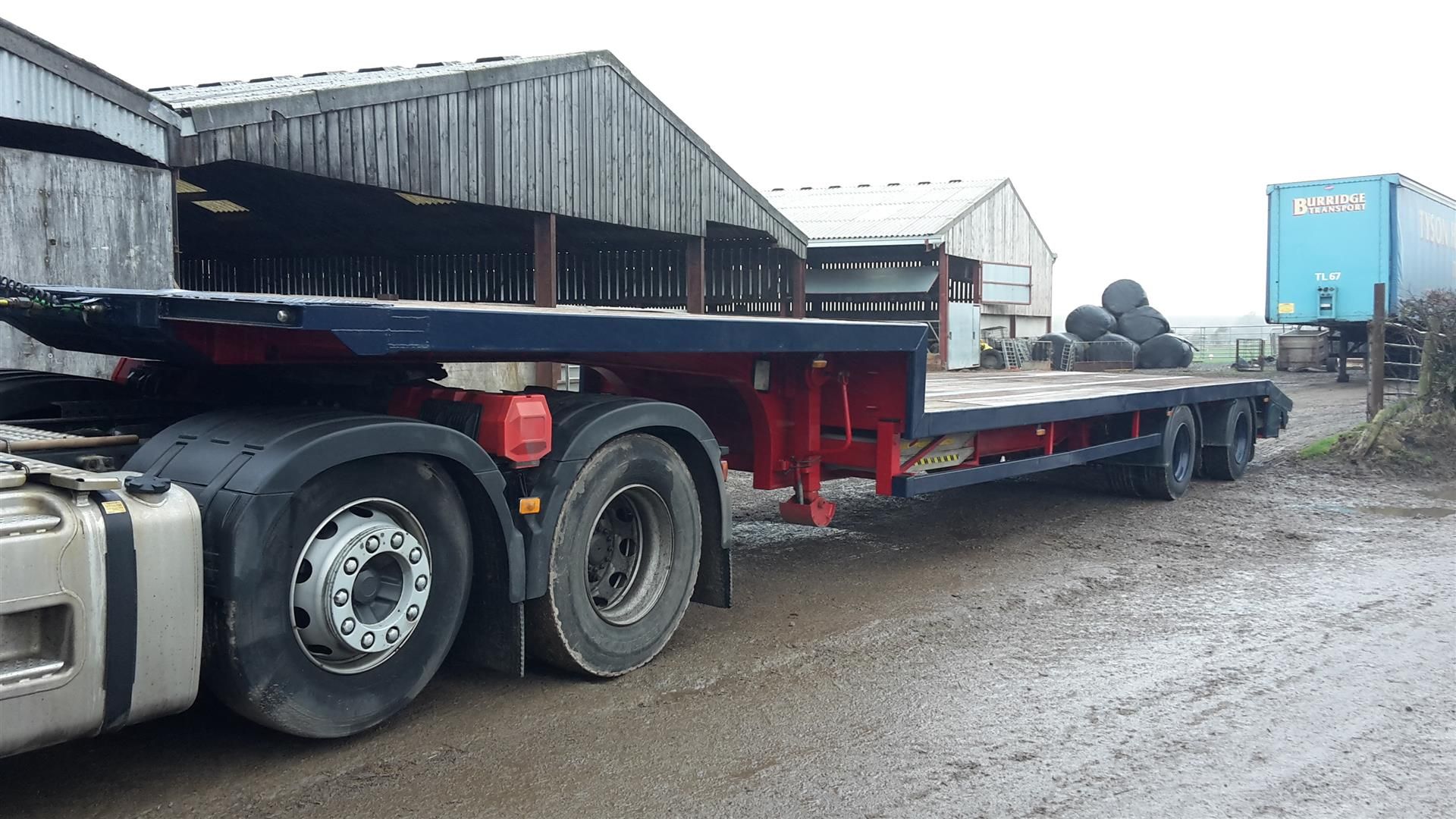 40ft Step-frame trailer with beavertail and ramps for back & neck. MOT till Oct 2017