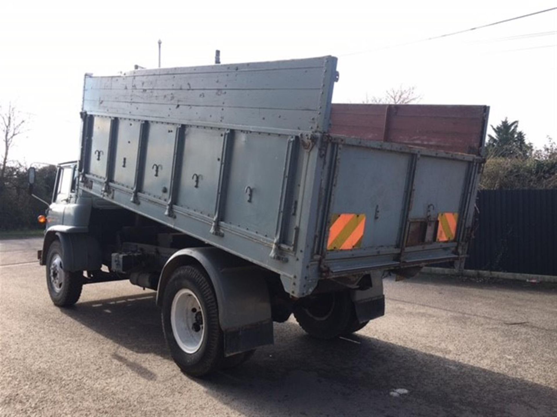 1966 Bedford TK Tipper Reg. No. OTW 111D Chassis No. K9SC5/6828813 One owner and on the same farm - Image 4 of 8