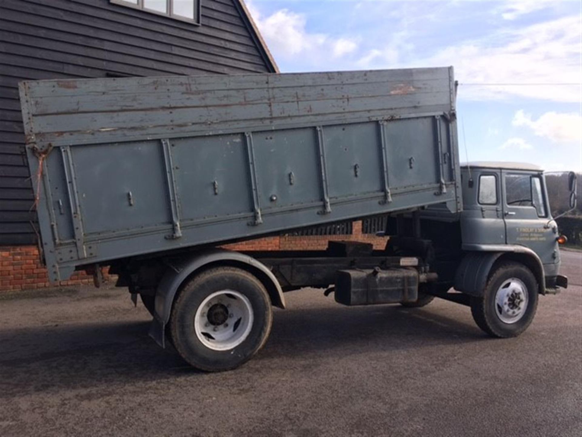 1966 Bedford TK Tipper Reg. No. OTW 111D Chassis No. K9SC5/6828813 One owner and on the same farm - Image 7 of 8