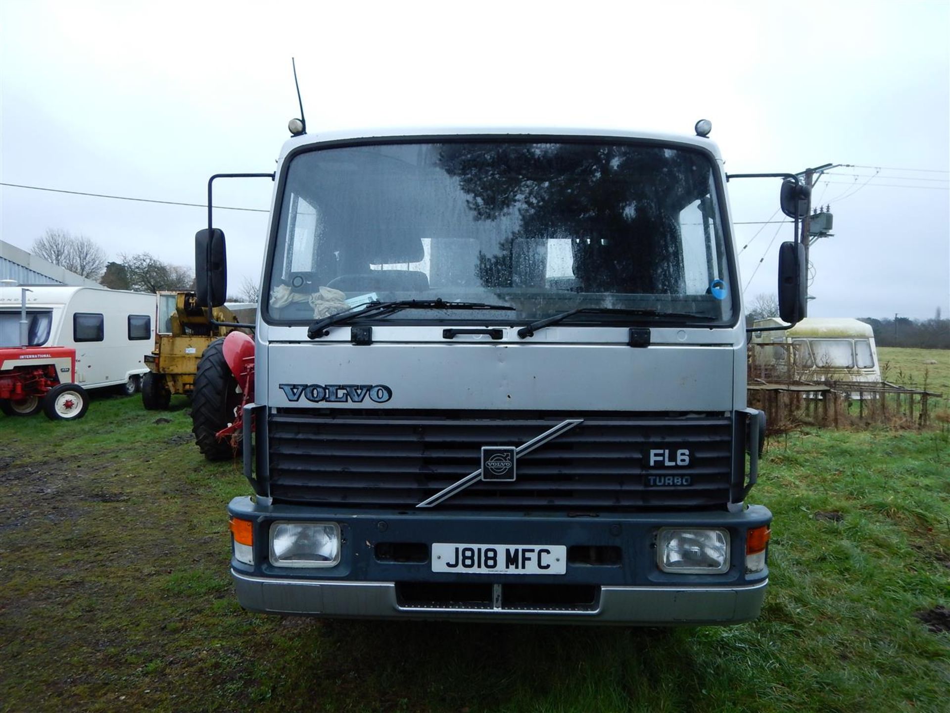 1991 Volvo FL6 12 Flatbed Lorry Reg. No. J818 MFC Chassis No. YB1E2CUA4MB477238 The 7 speed auto - Image 3 of 5