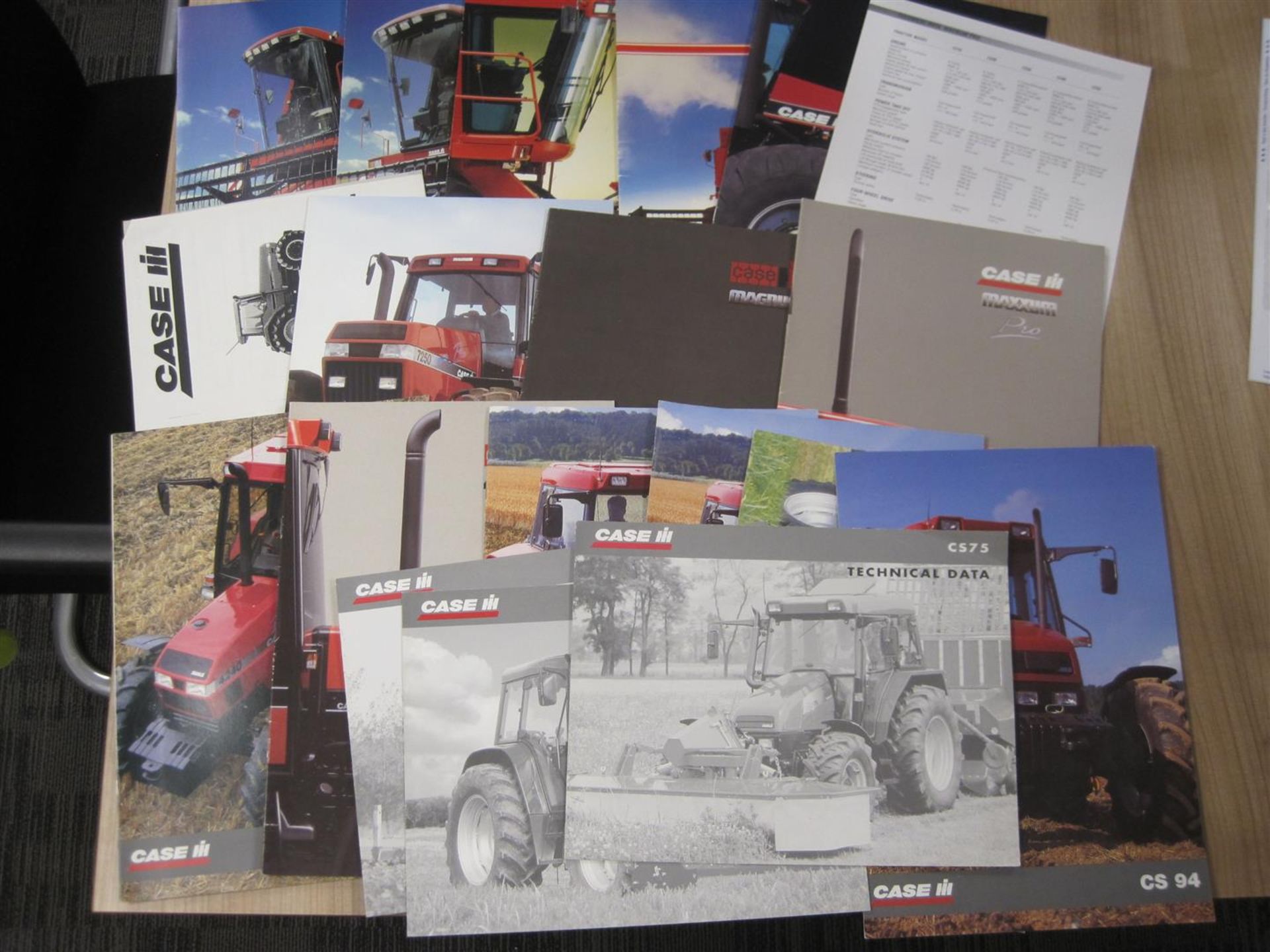 Case IH combine and tractor brochures and flyers (19)