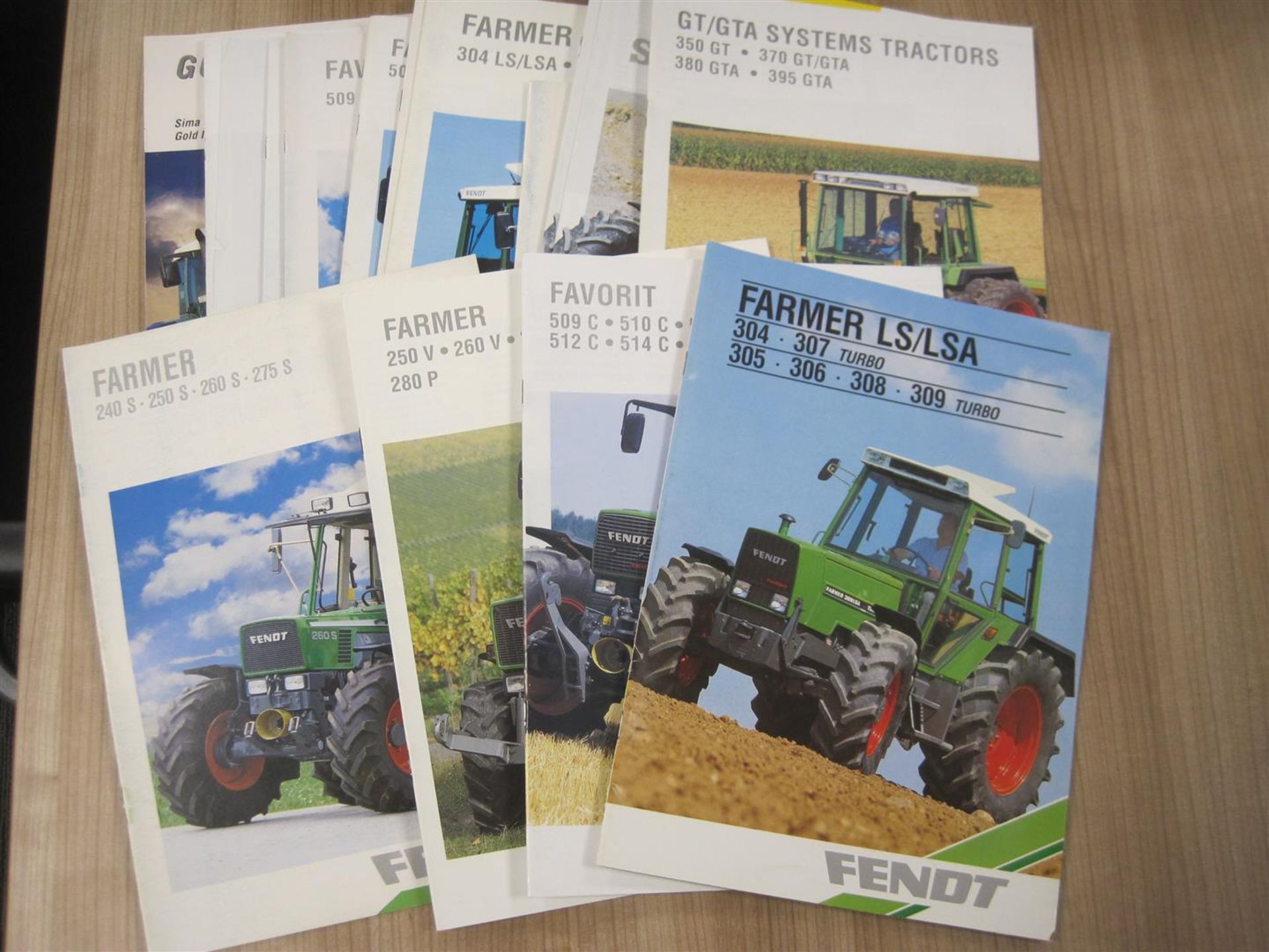 Fendt, qty of tractor brochures