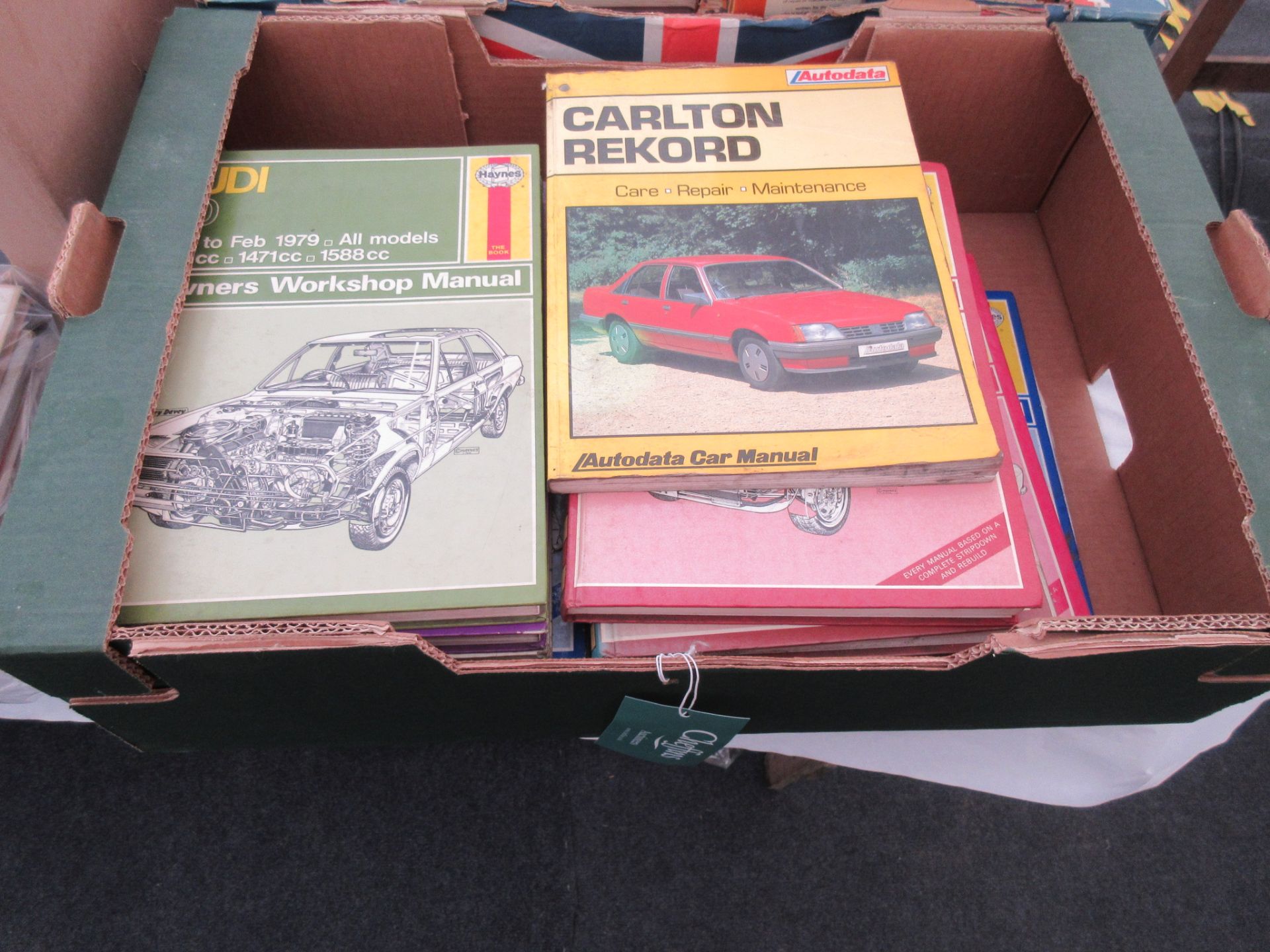 Vintage and classic car manuals (15)