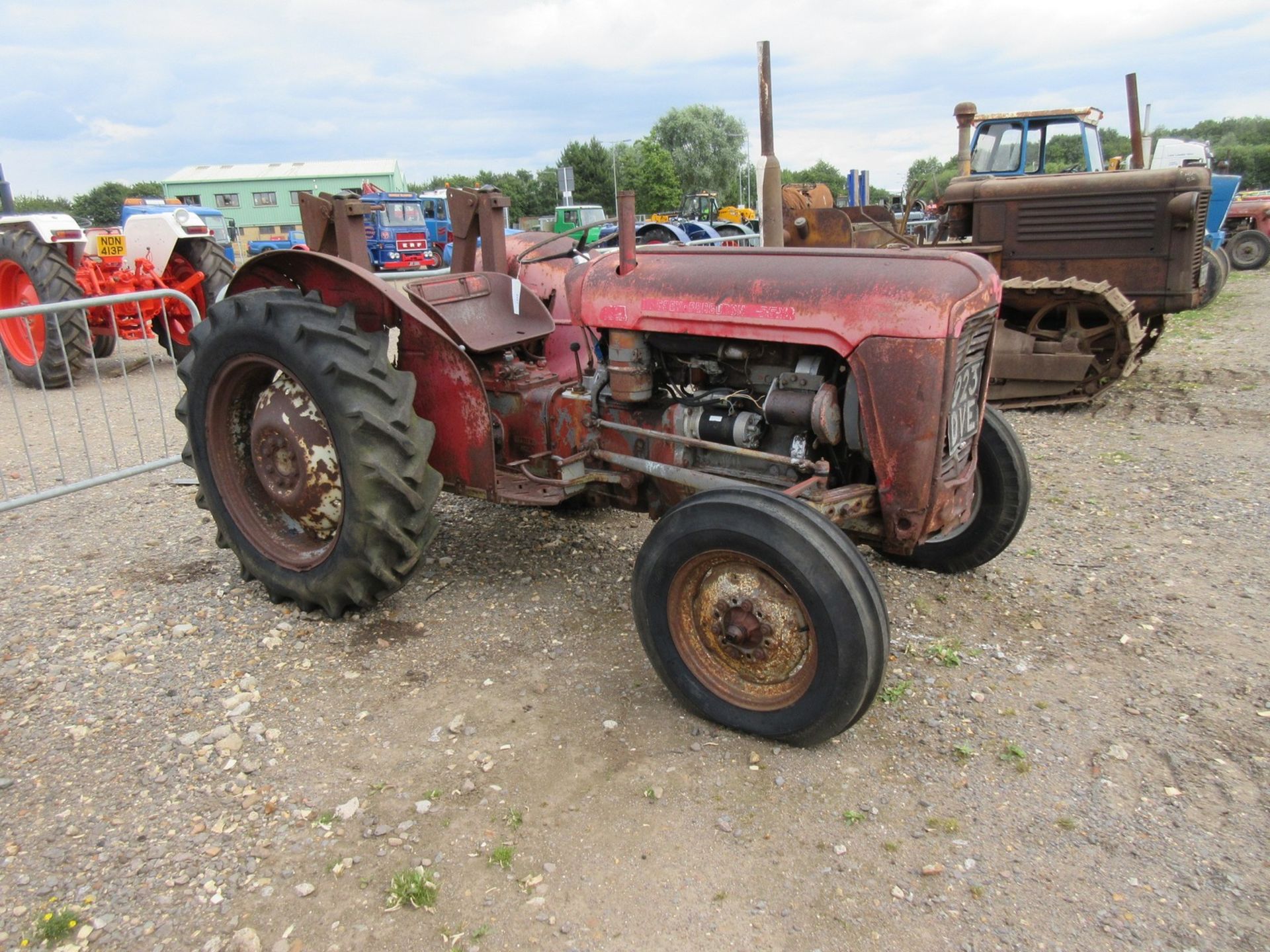 MASSEY FERGUSON 35X 3cylinder diesel TRACTOR Stated by the vendor to be in original condition - Image 4 of 8