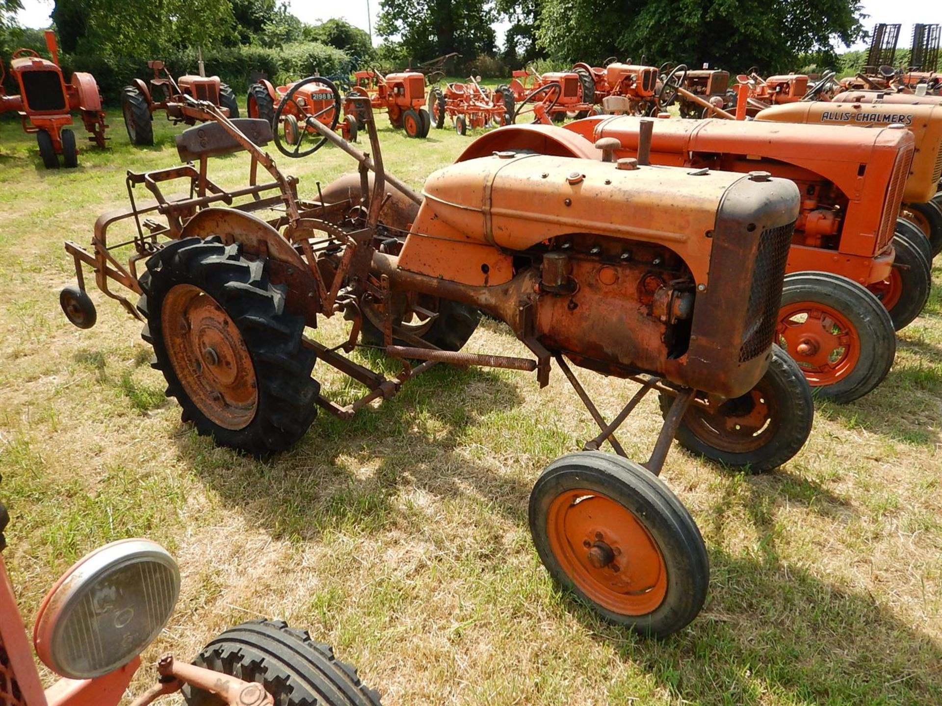 ALLIS CHALMERS Model B 4cylinder petrol/paraffin TRACTOR Reg. No. EAB 630 (expired) Fitted with an