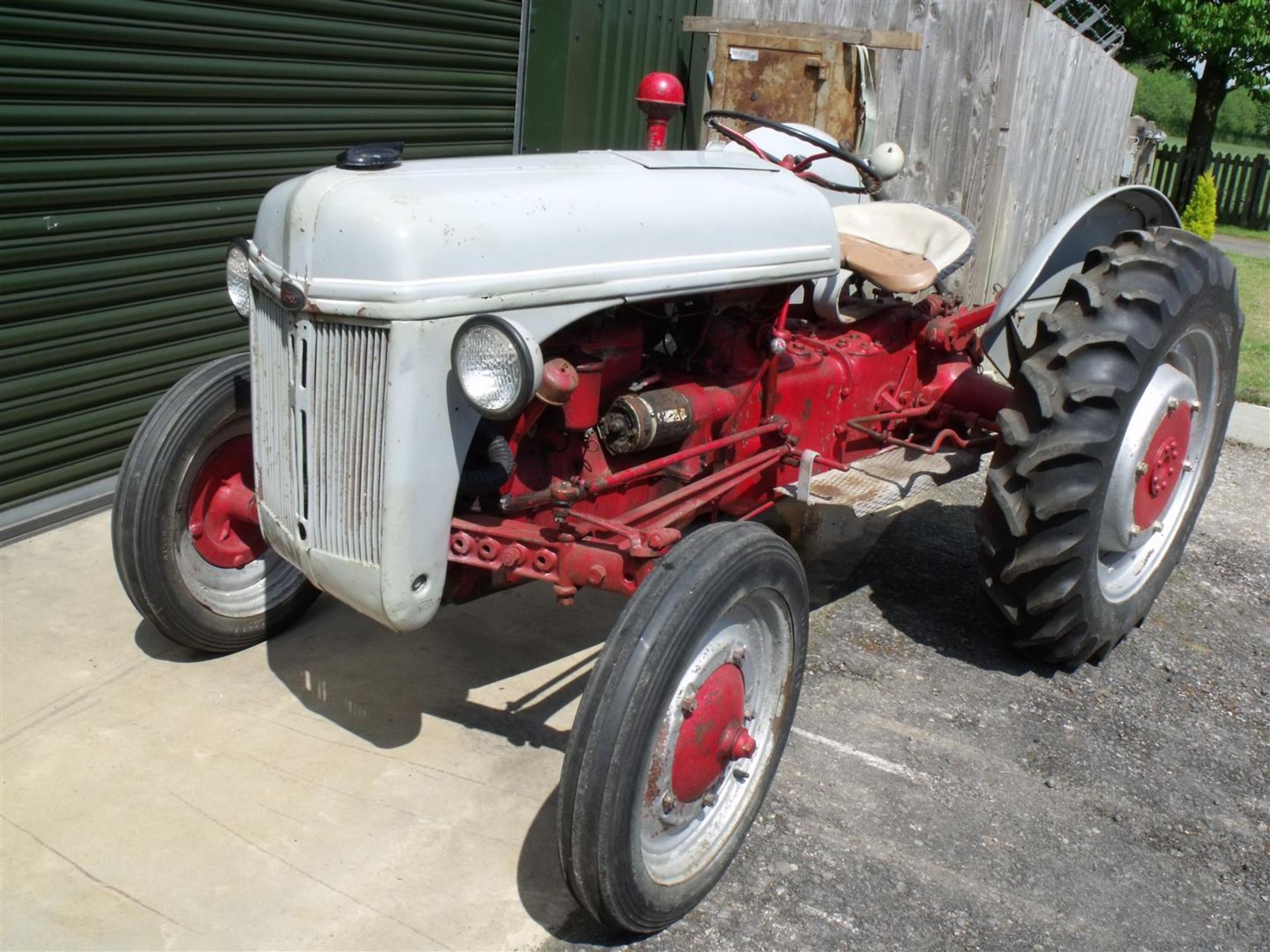 1940 FORD FERGUSON 9N 4cylinder petrol TRACTOR Serial No. 9N3/974 Fitted with Sherman overdrive, - Image 6 of 8