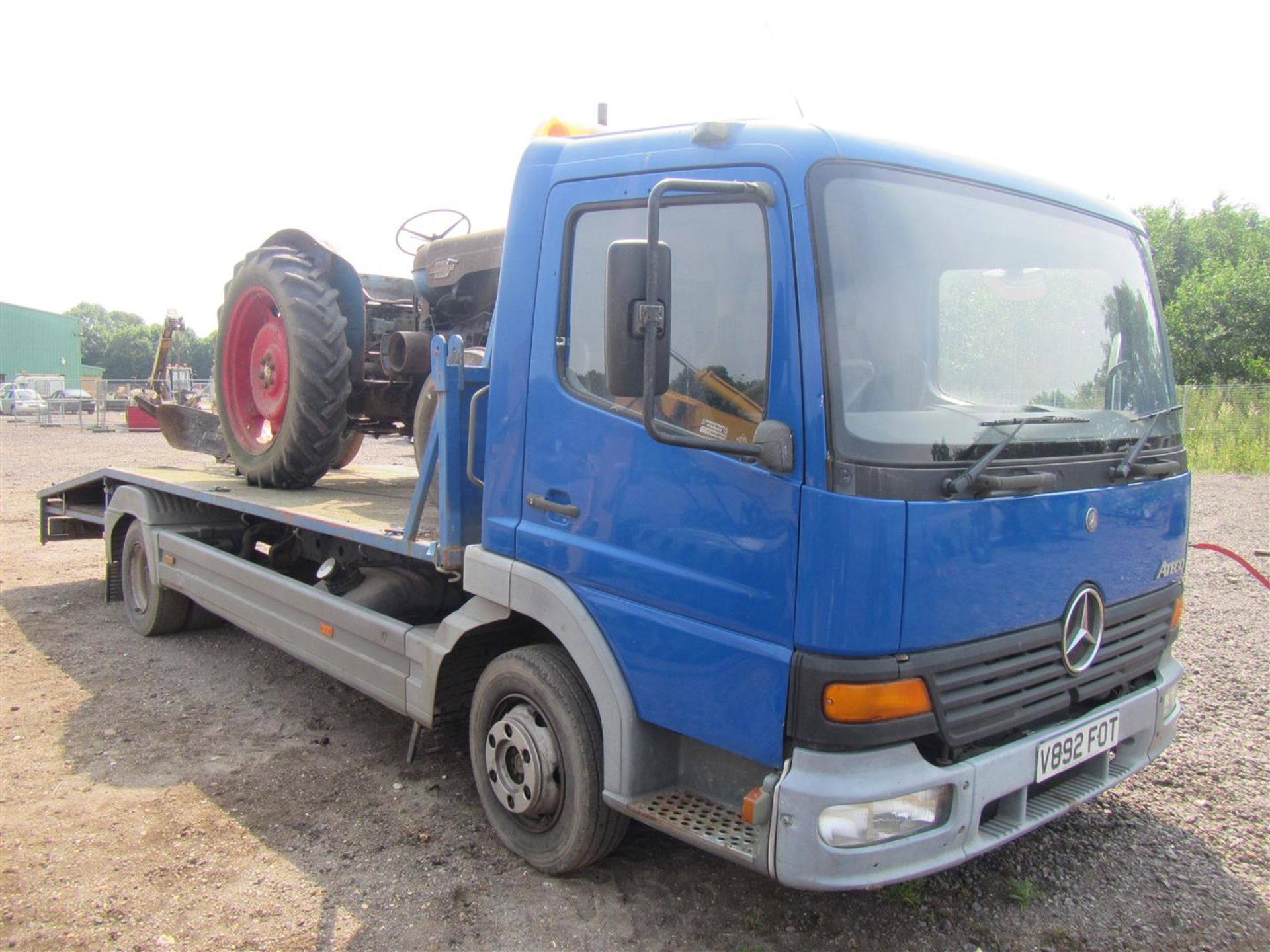 1999 MERCEDES Atego 7.5T beaver tail lorry Reg. No. V892 FOT Serial No. 427120 KM: 33218 Tested: Jan