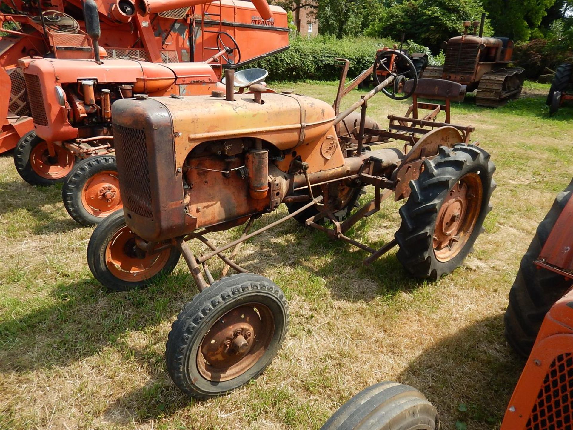 ALLIS CHALMERS Model B 4cylinder petrol/paraffin TRACTOR Reg. No. EAB 630 (expired) Fitted with an - Image 2 of 4