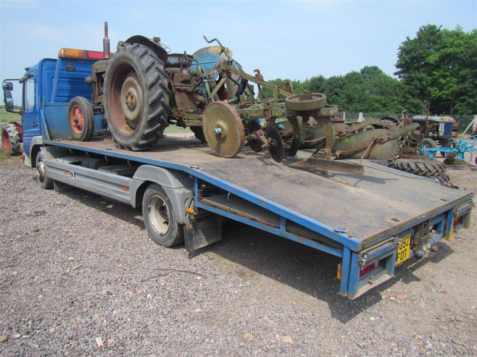 1999 MERCEDES Atego 7.5T beaver tail lorry Reg. No. V892 FOT Serial No. 427120 KM: 33218 Tested: Jan - Image 3 of 11