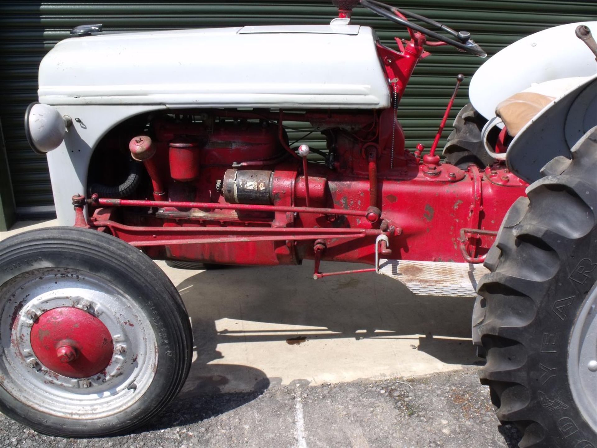 1940 FORD FERGUSON 9N 4cylinder petrol TRACTOR Serial No. 9N3/974 Fitted with Sherman overdrive, - Image 5 of 8