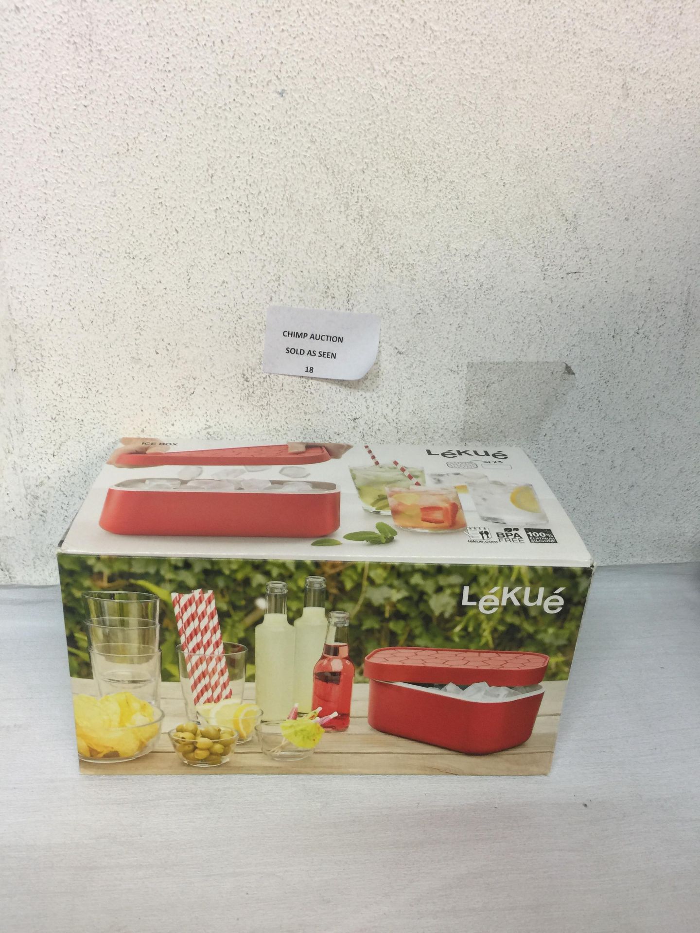 BRAND NEW Lekue Ice Box Container with Cover