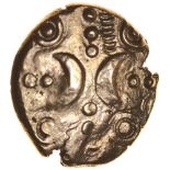 Freckenham Crescents. Moon Faces Type. Talbot P/14 dies. c.AD25-43. Celtic gold stater. 16mm. 5.27g.