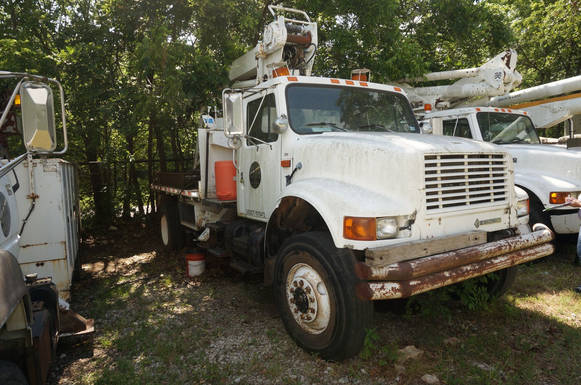 #209 1993 International 4700 DT466 Cat Diesel Truck, Automatic, 4 WD, 42’ Telelect Commander 92-42