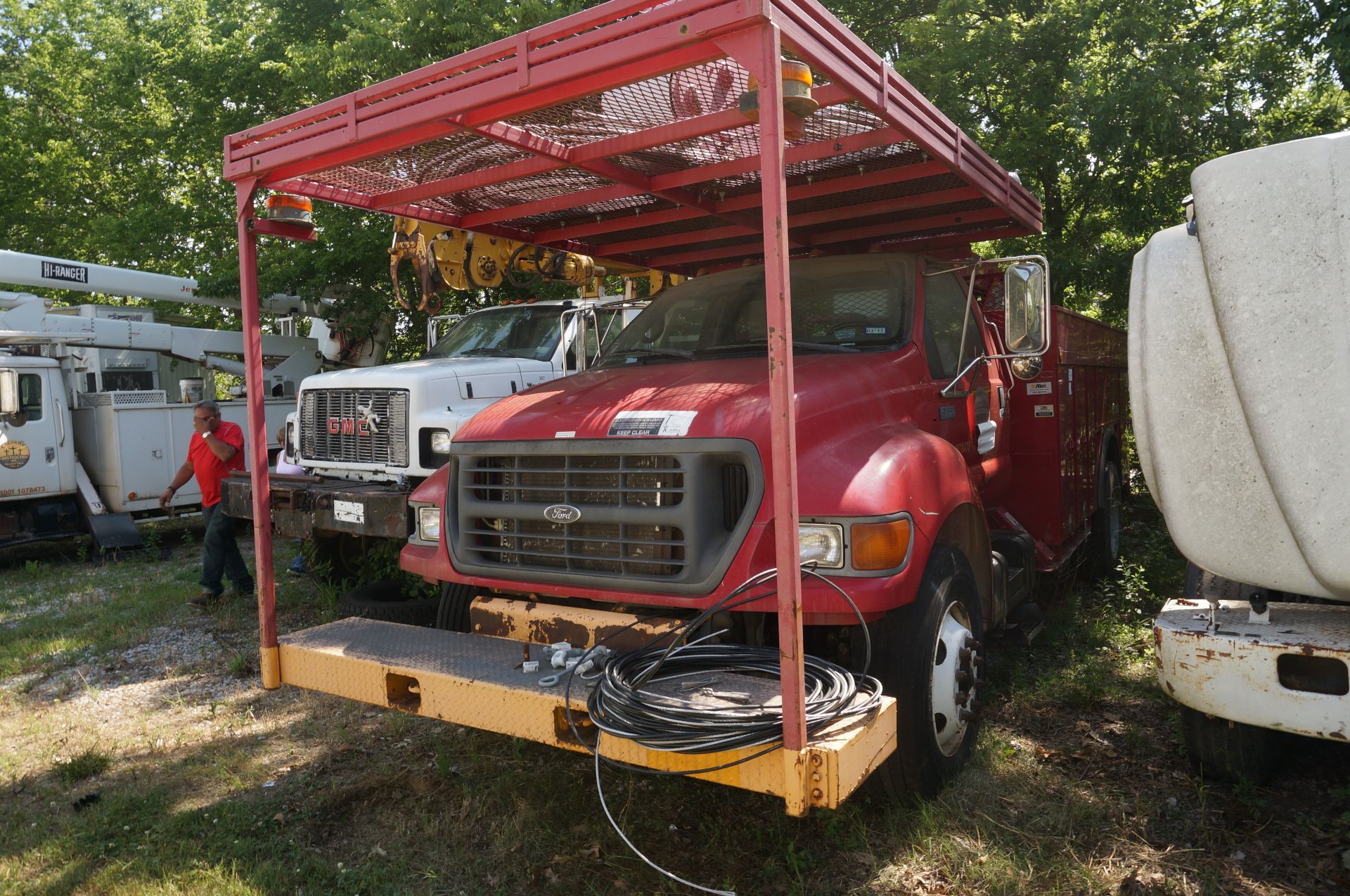 #117 2002 Ford F-750 Super Duty 3126 Cat Diesel Truck, 6 Speed, Service Bed, Cab Overhead Rack, - Image 2 of 2