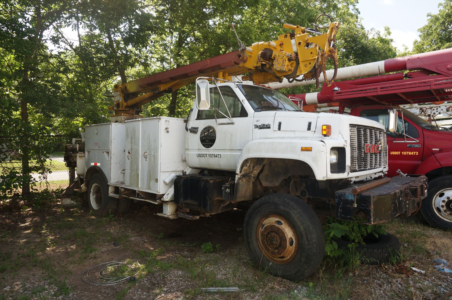 #207 1994 GMC Top Kick 3126 Cat Diesel Truck, Automatic, Service Bed, 4 WD, 45’ Telelect Commander