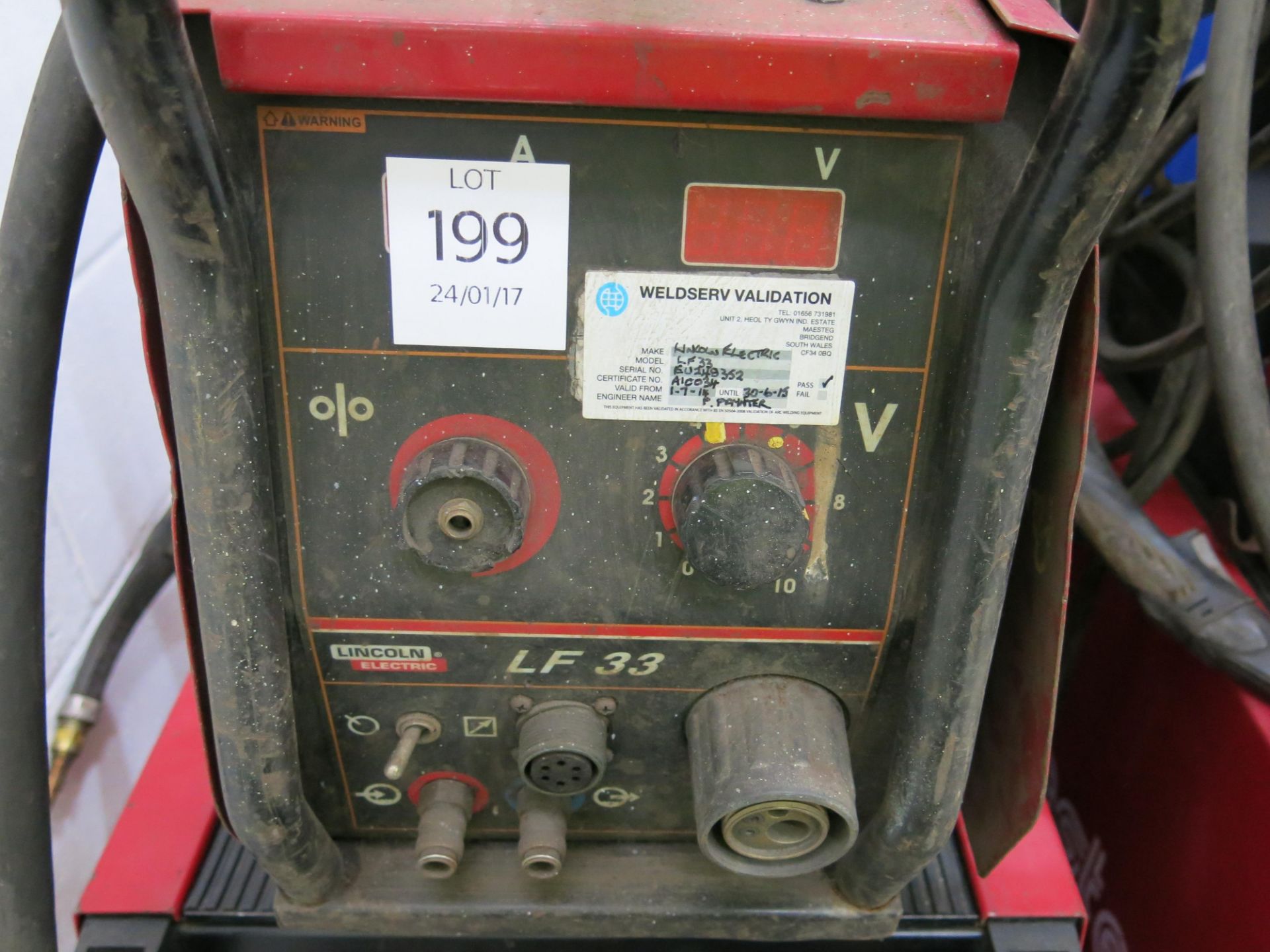 * A Bester Lincoln Electric Magster 401 c/w Lincoln Electric LF33 Line Feed, 3PH. Please note there - Image 3 of 3