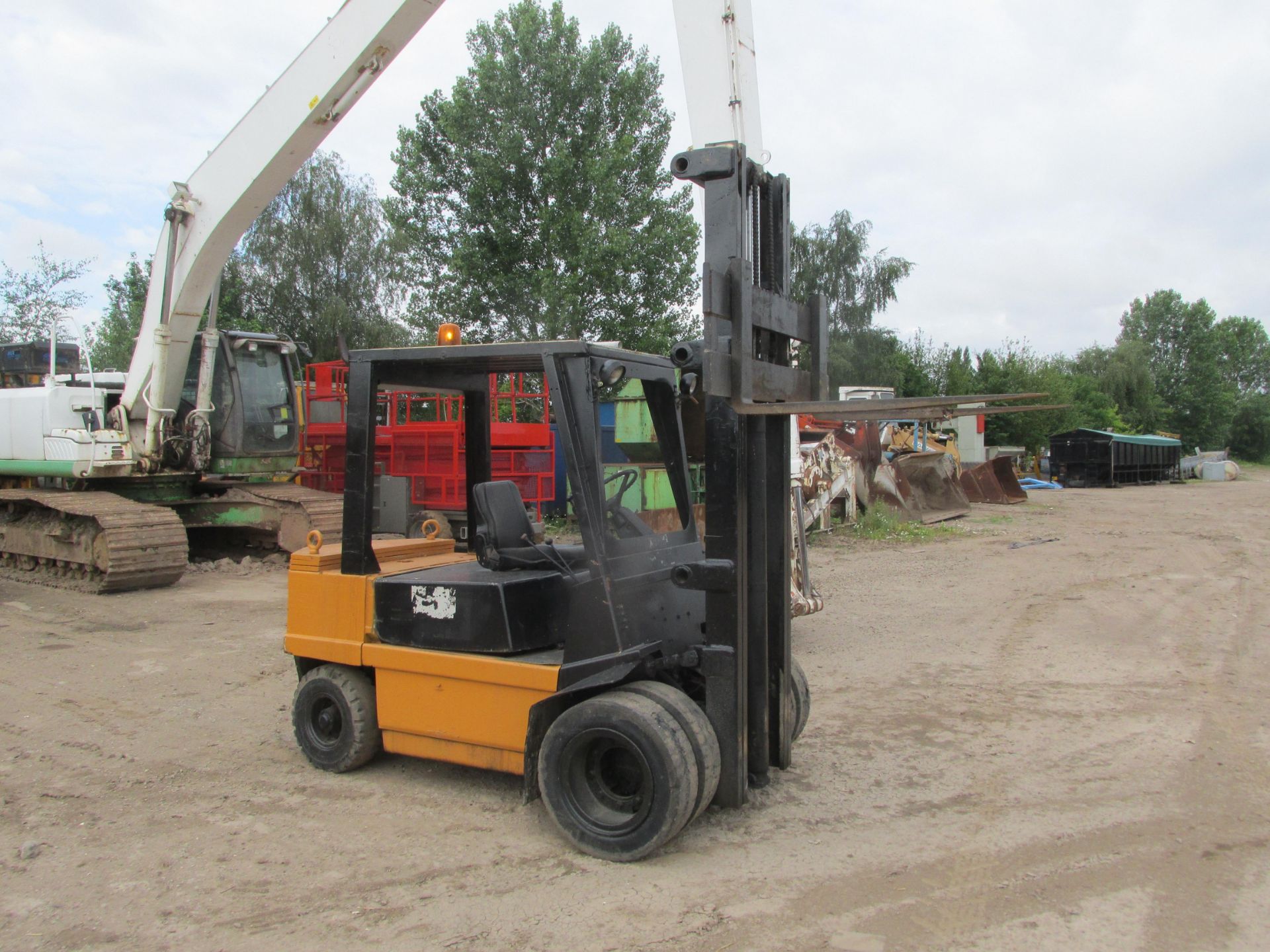 * Fiat DL40-C, 4 Tonne Diesel Forklift, Free Lift Mast, Max Lift Height 5 Metres, Solid Tyres,