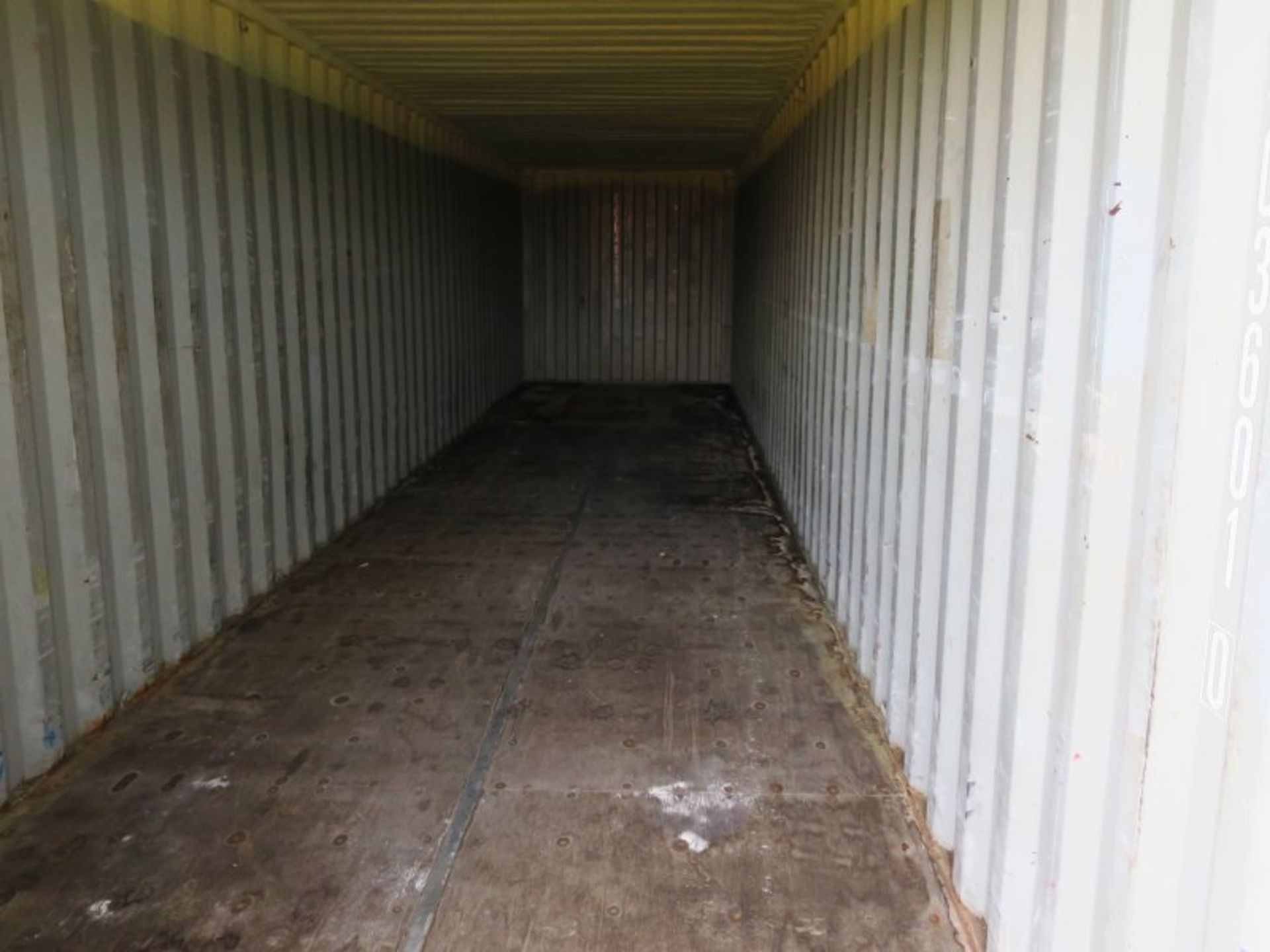 * 40' Shipping container with insulated roof (container ID 107). Sold loaded onto buyers - Bild 2 aus 4