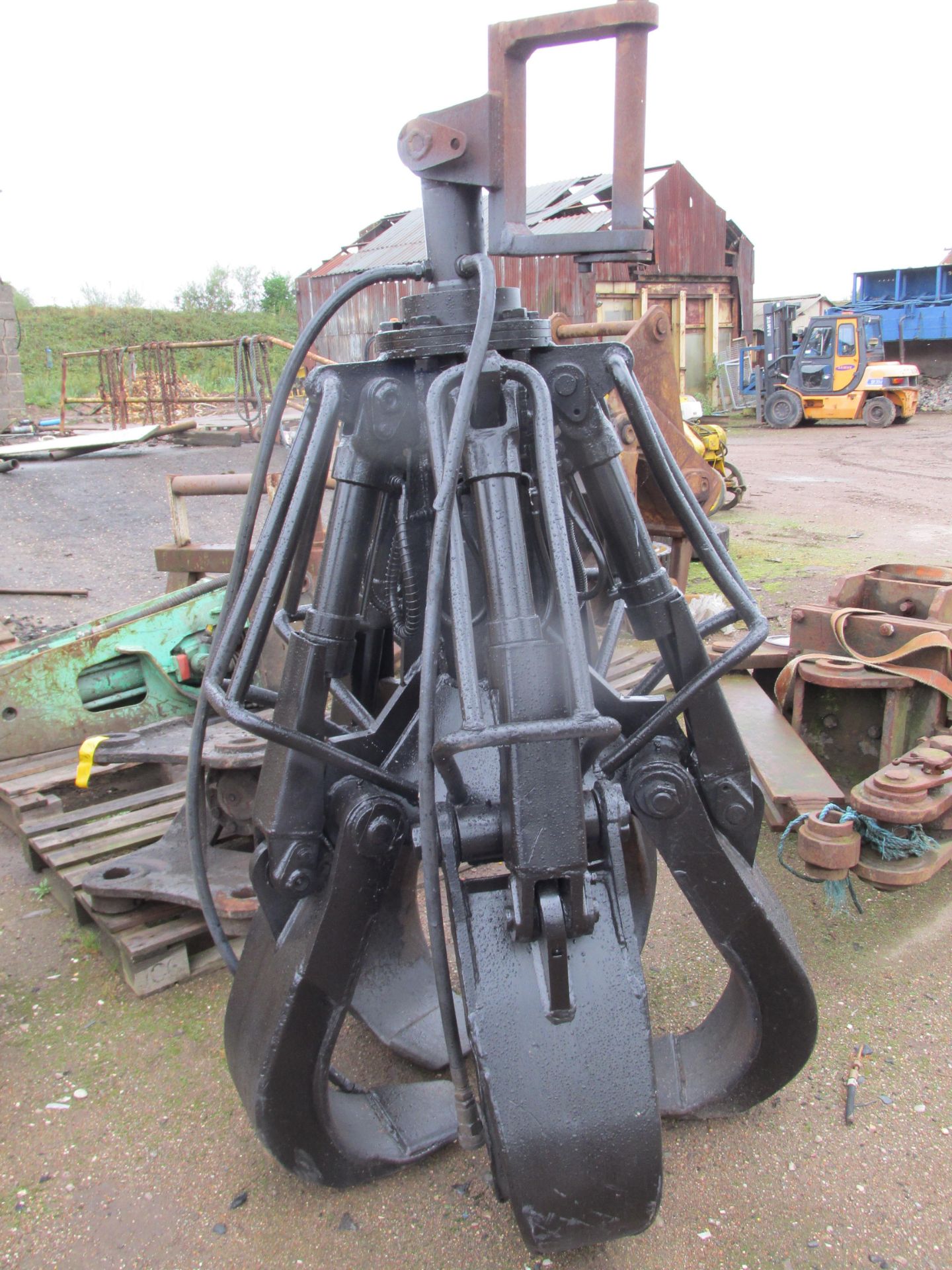 * 5 Tine Scrap Grab to fit Excavator. Please note this lot is located at The Old Brickworks, Crowle,