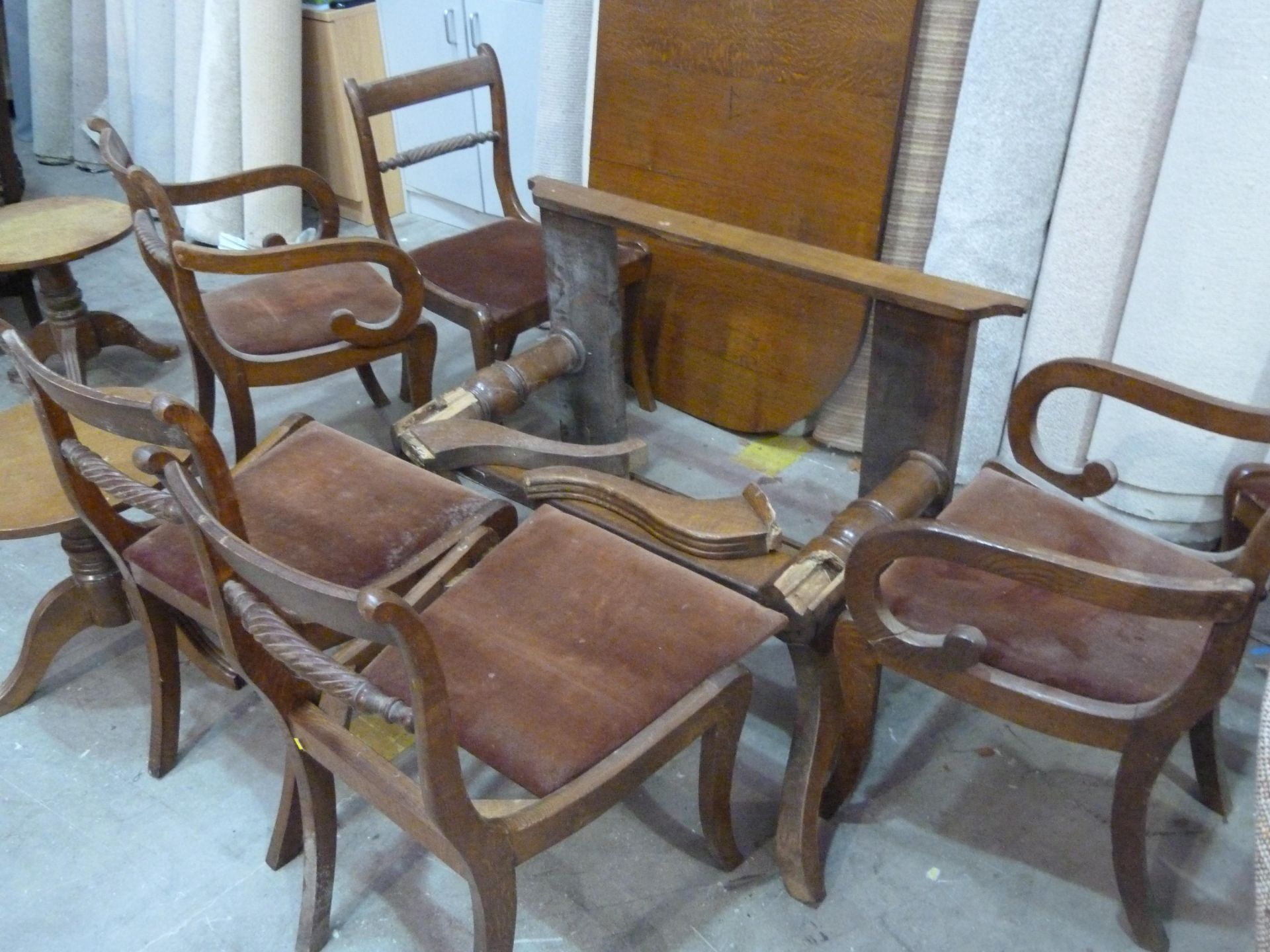 Cobweb Crafts of Market Rasen manufactured solid oak dining table with four chairs & two carvers