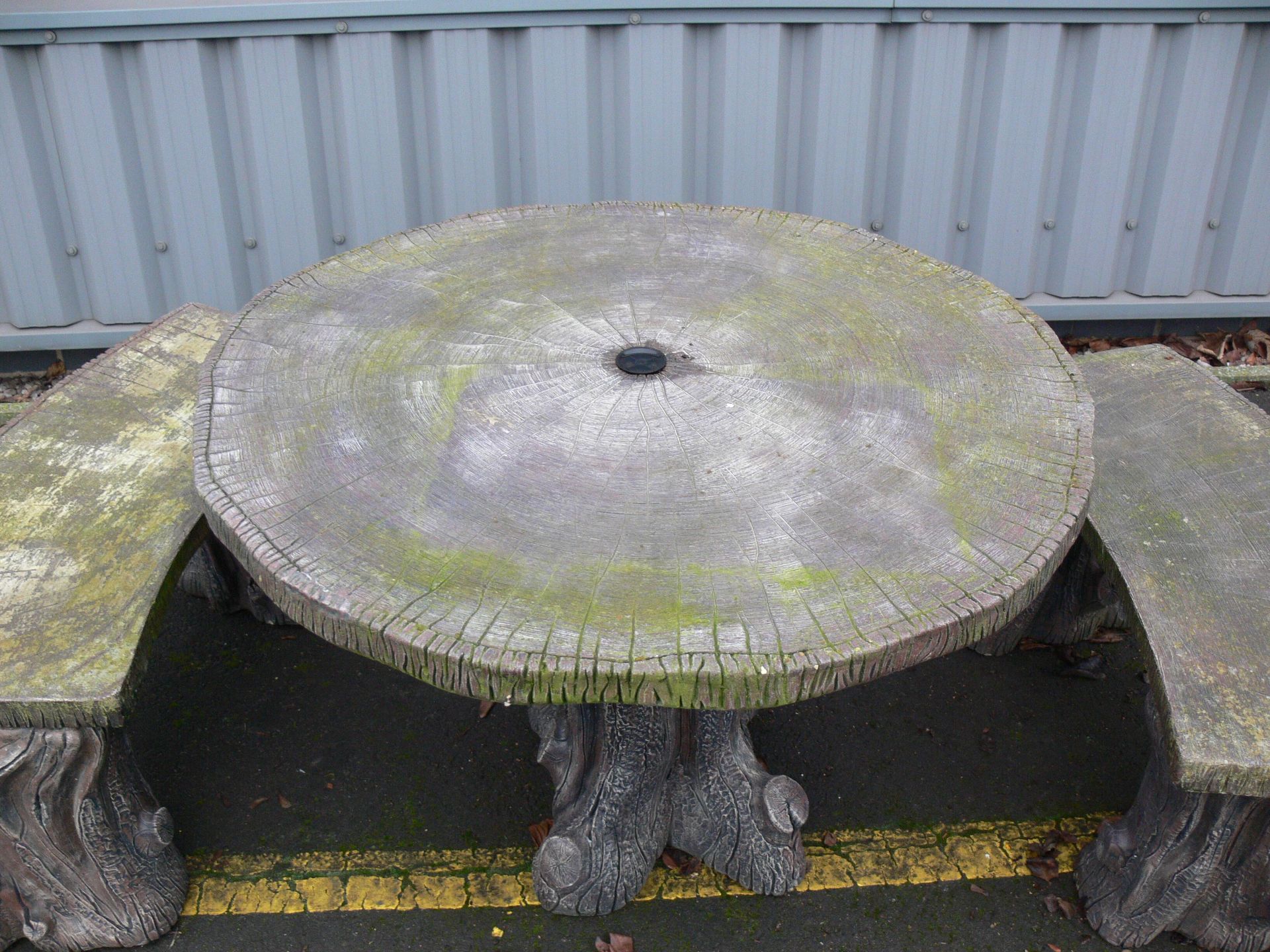 A 3 Piece outside Table and Chair Set, Wood Effect Possibly Resin. Please note there is a £10 + VAT - Bild 2 aus 2