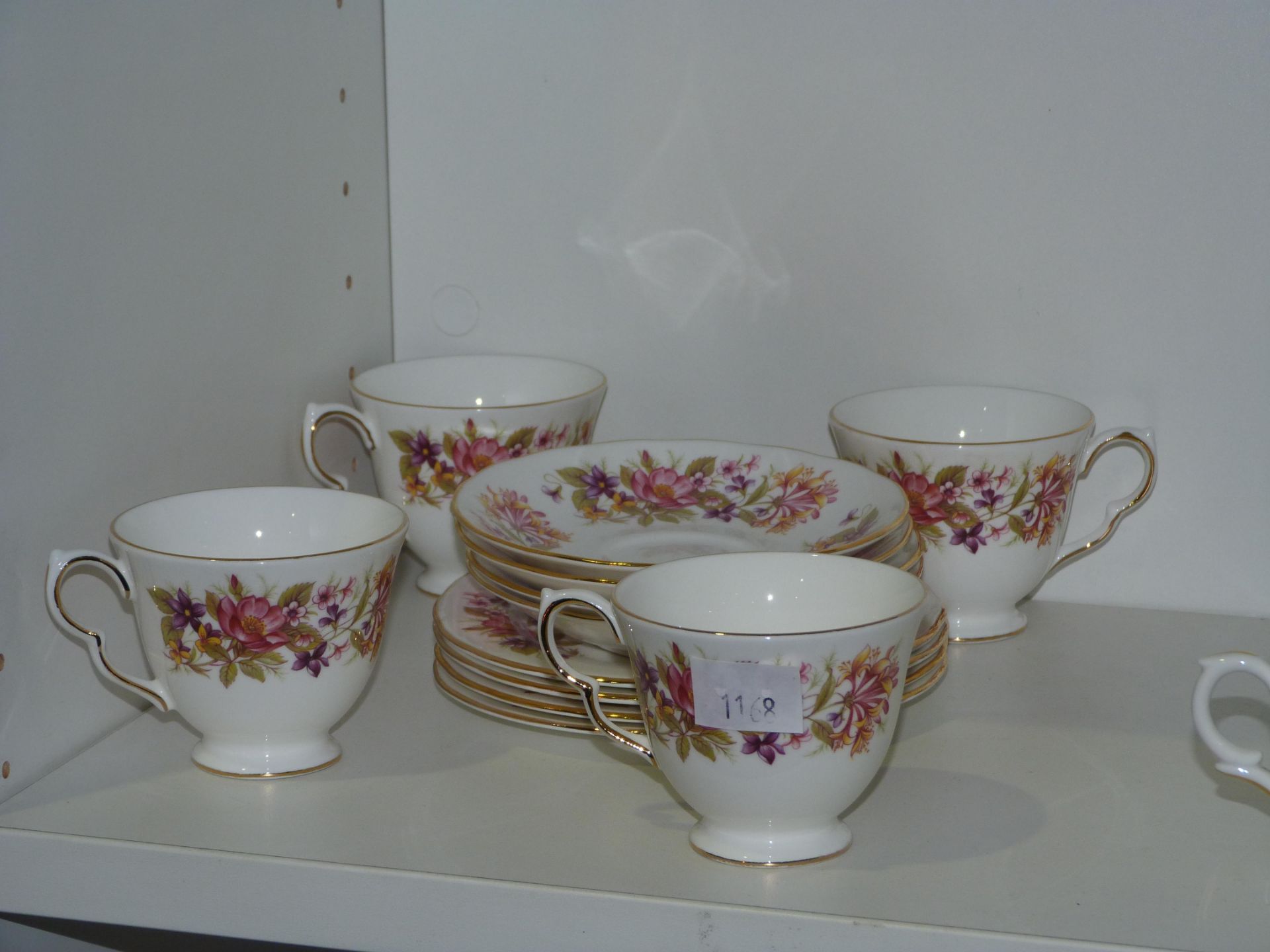 Two shelves to contain tea cups & saucers from Duchess 'Tranquility' & 'Thistle' range, Royal - Bild 6 aus 6