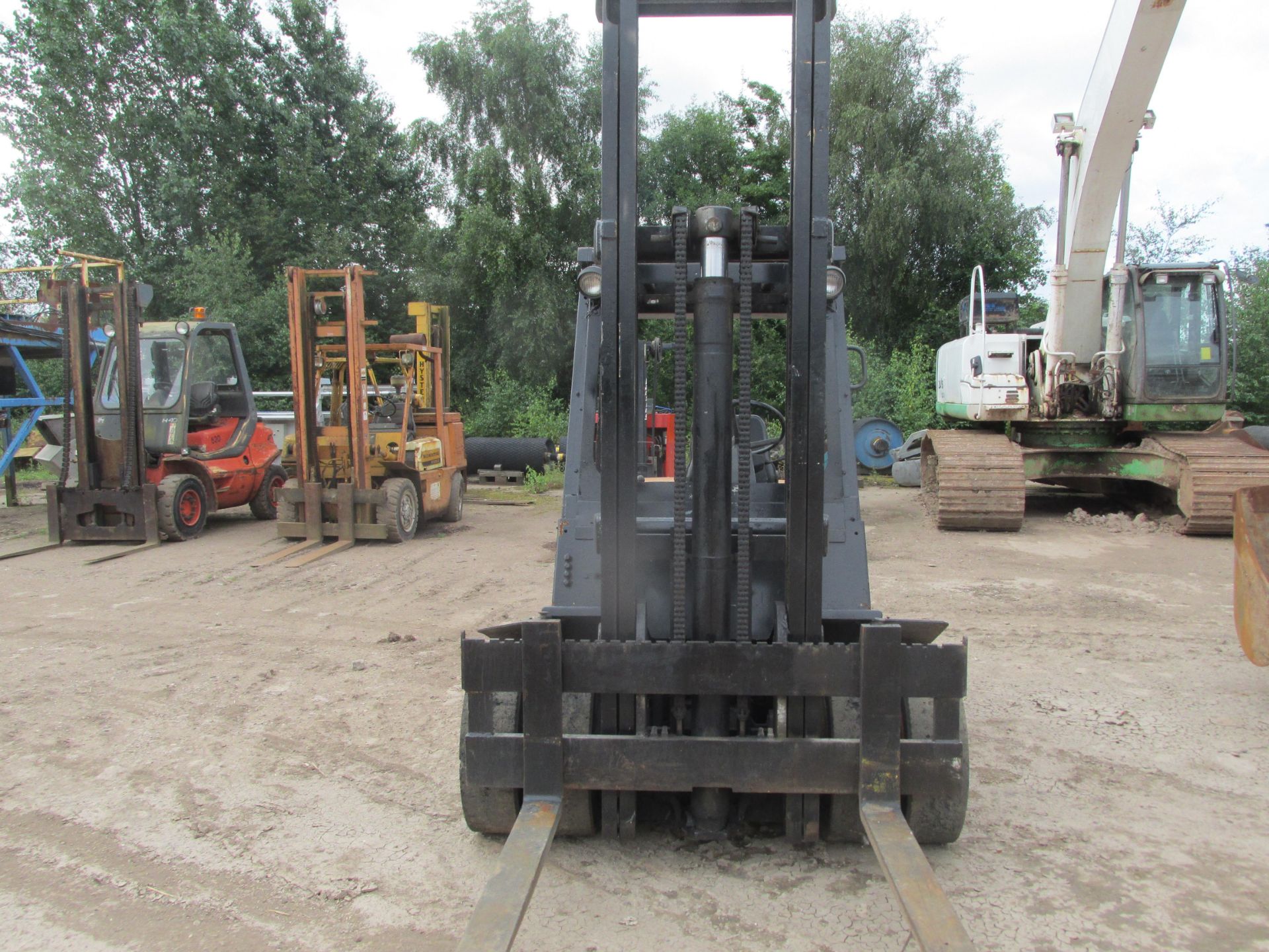* Fiat DL40-C, 4 Tonne Diesel Forklift, Free Lift Mast, Max Lift Height 5 Metres, Solid Tyres, - Image 3 of 3