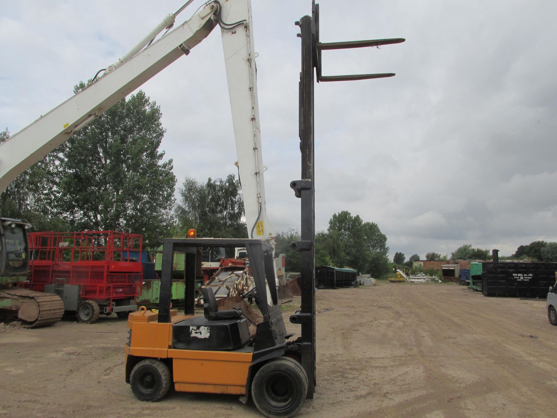 * Fiat DL40-C, 4 Tonne Diesel Forklift, Free Lift Mast, Max Lift Height 5 Metres, Solid Tyres, - Image 2 of 3