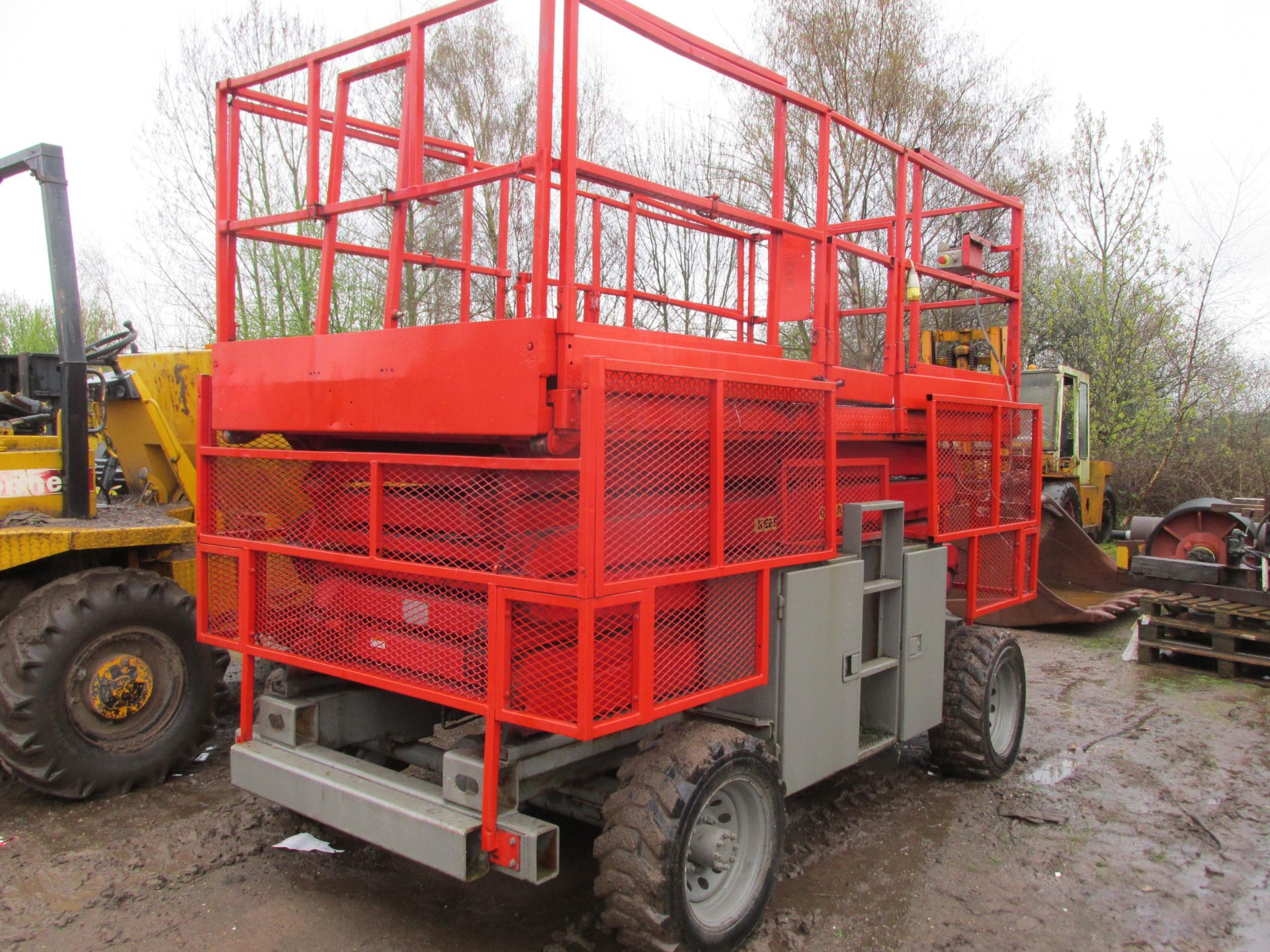 * Skyjack 8841 4x2 scissor lift, 1999, 2430 hours, Kubota engine, solid tyres, tested, runner. - Bild 3 aus 4