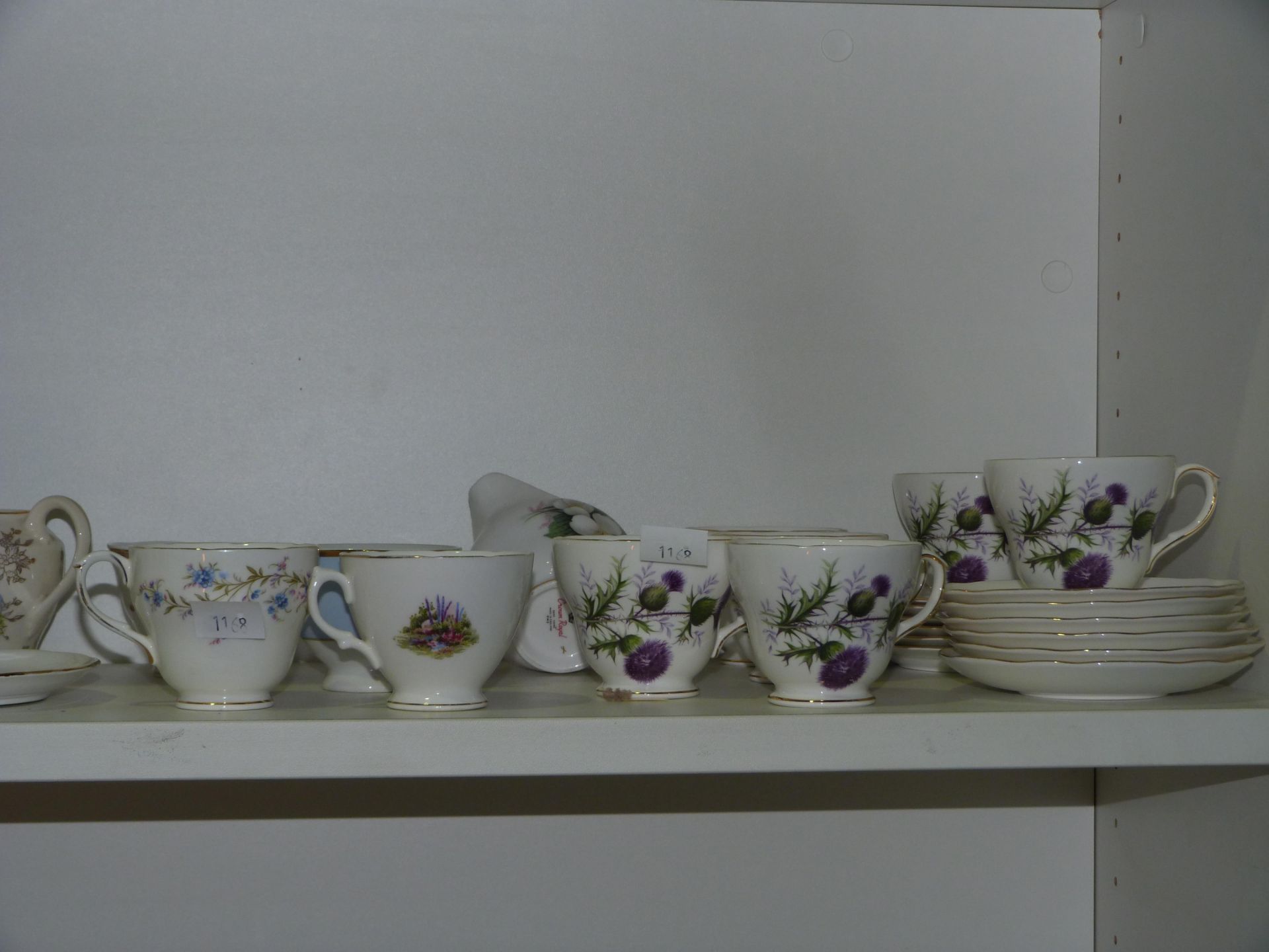 Two shelves to contain tea cups & saucers from Duchess 'Tranquility' & 'Thistle' range, Royal - Bild 3 aus 6
