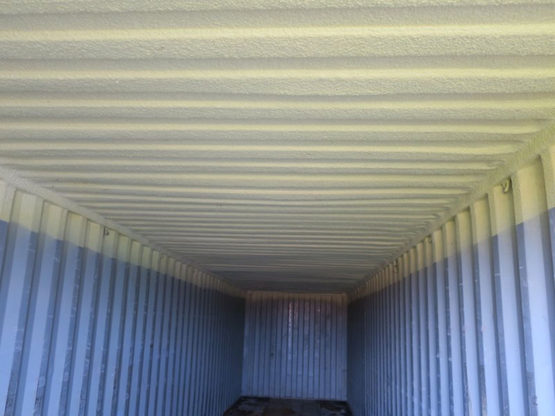 * 40' Shipping container with insulated roof (container ID 107). Sold loaded onto buyers - Bild 4 aus 4