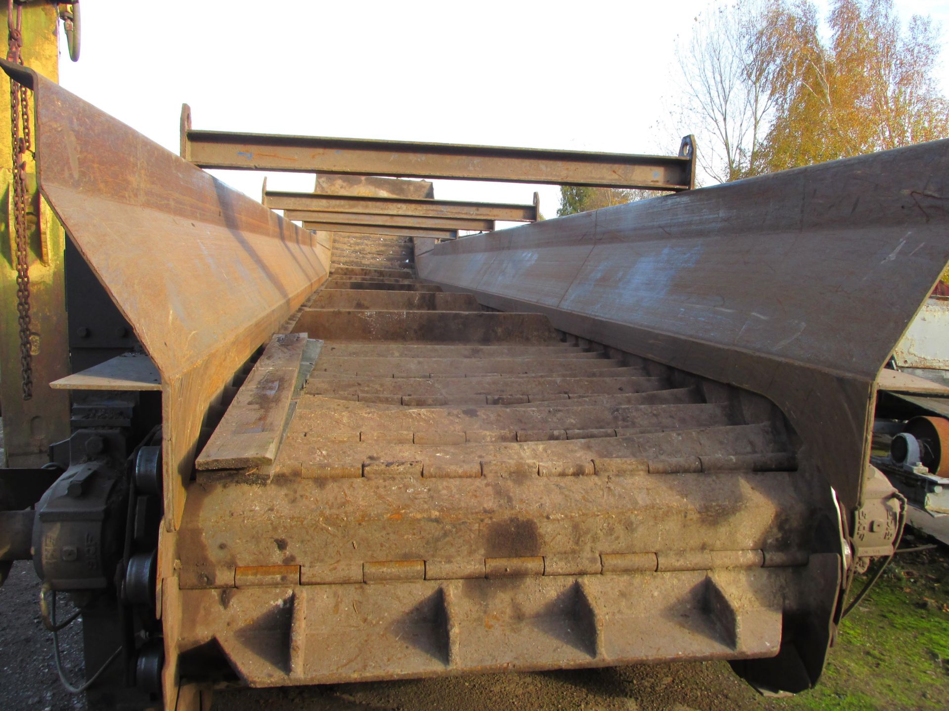 * Mayfran Swiveling Stacking Plate Conveyor, electric drive. Please note this lot is located at