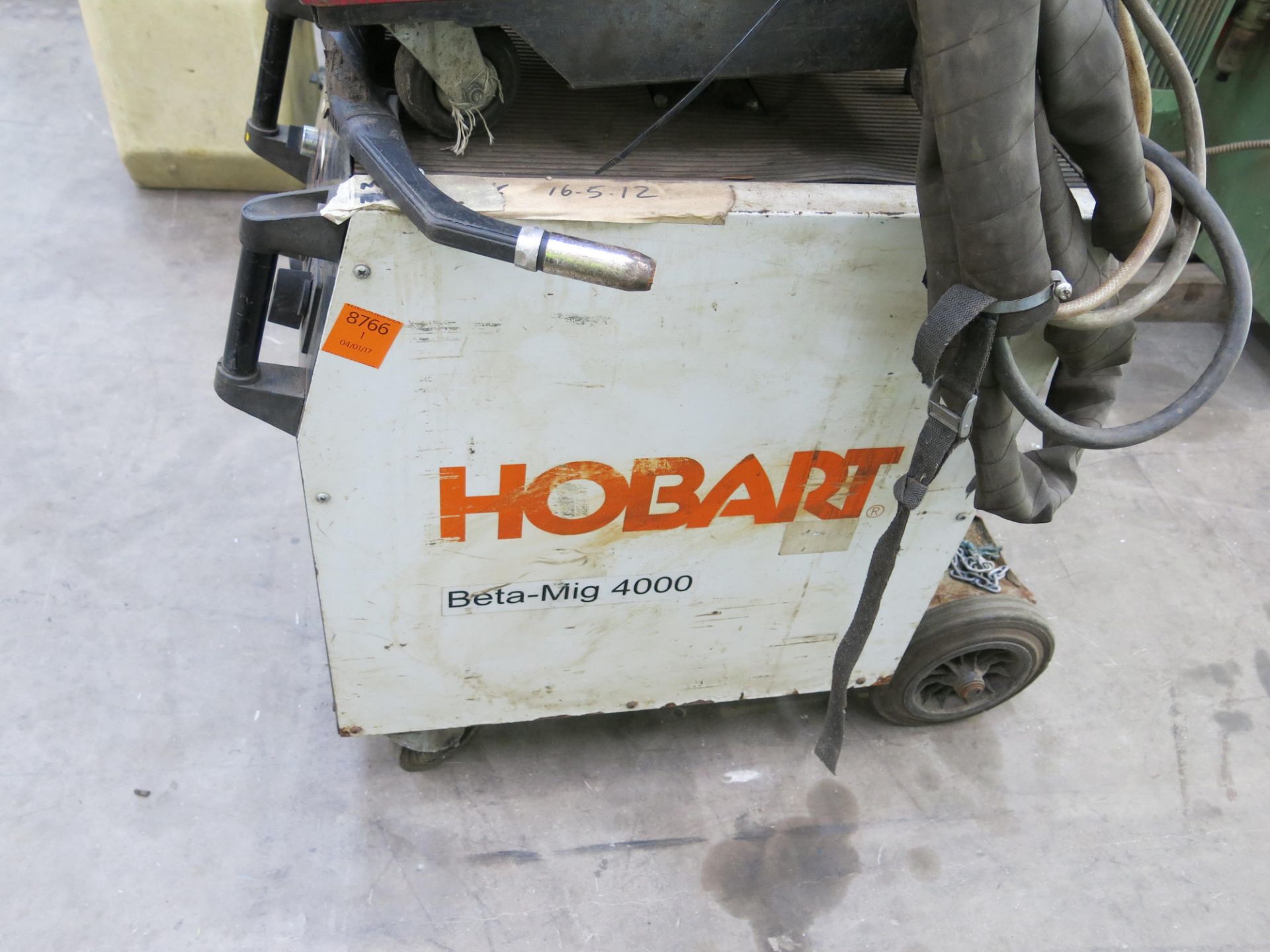 * A Hobart Beta-MIG 4000 c/w Lincoln Electric Line Feed 30, 3PH. Please note there is a £5 + VAT - Image 2 of 4