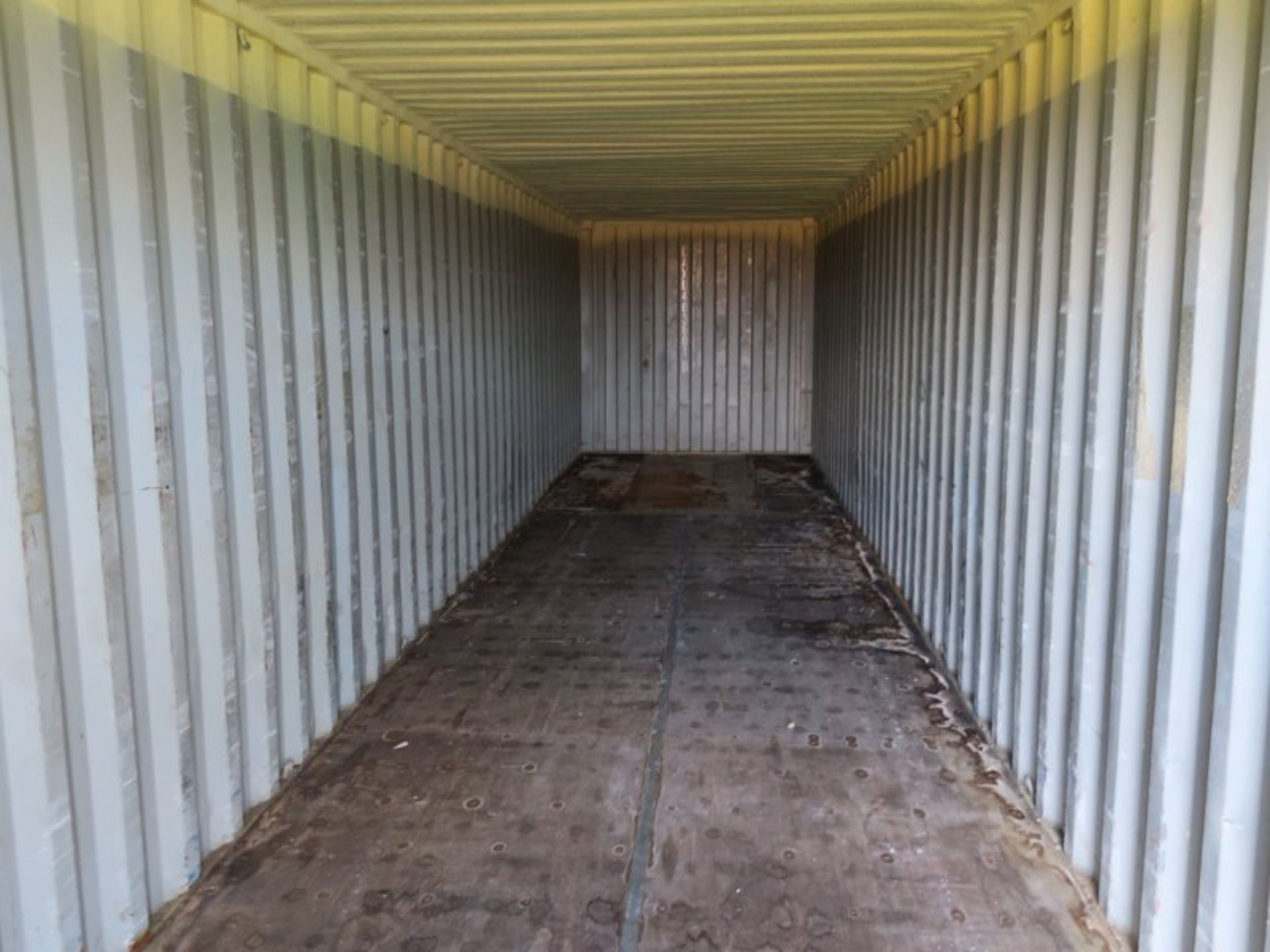 * 40' Shipping container with insulated roof (container ID 107). Sold loaded onto buyers - Bild 3 aus 4