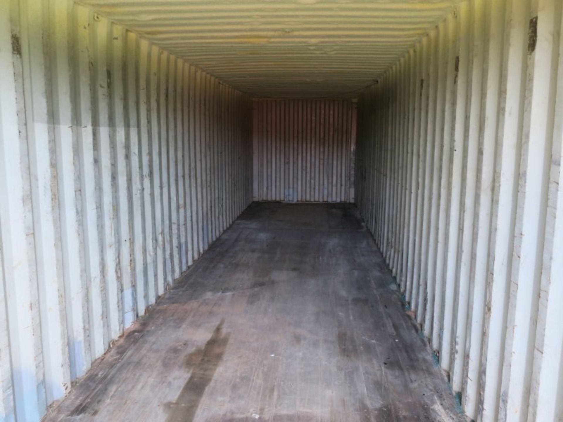 * 40' Shipping container with insulated roof (container ID 134). Sold loaded onto buyers - Bild 3 aus 4