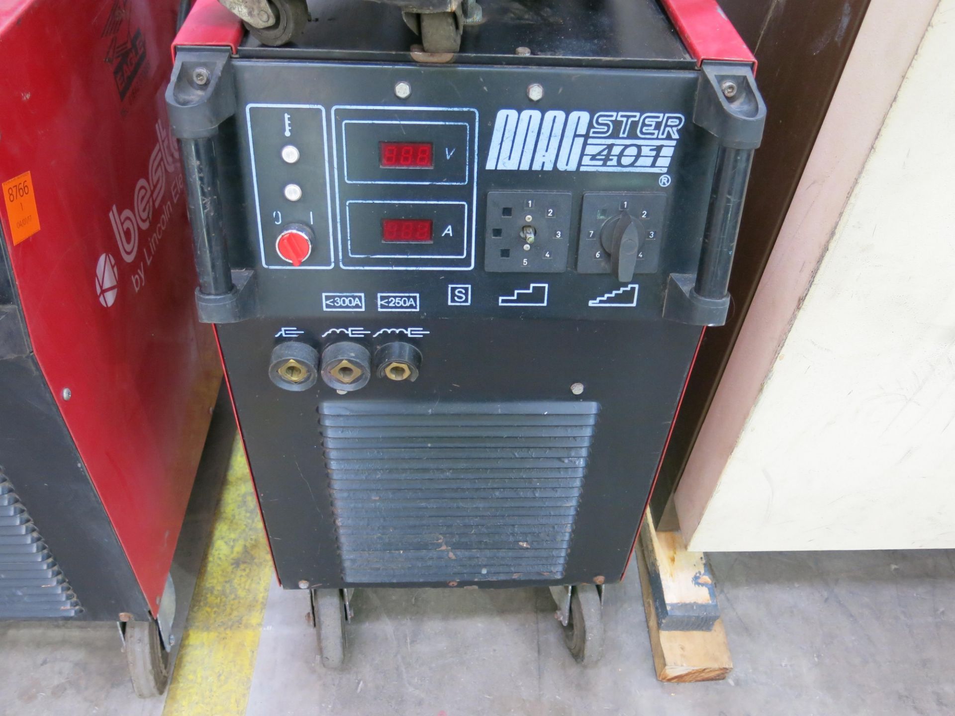 * A Bester Lincoln Electric Magster 401 c/w Lincoln Electric LF33 Line Feed, 3PH. Please note there - Image 2 of 3