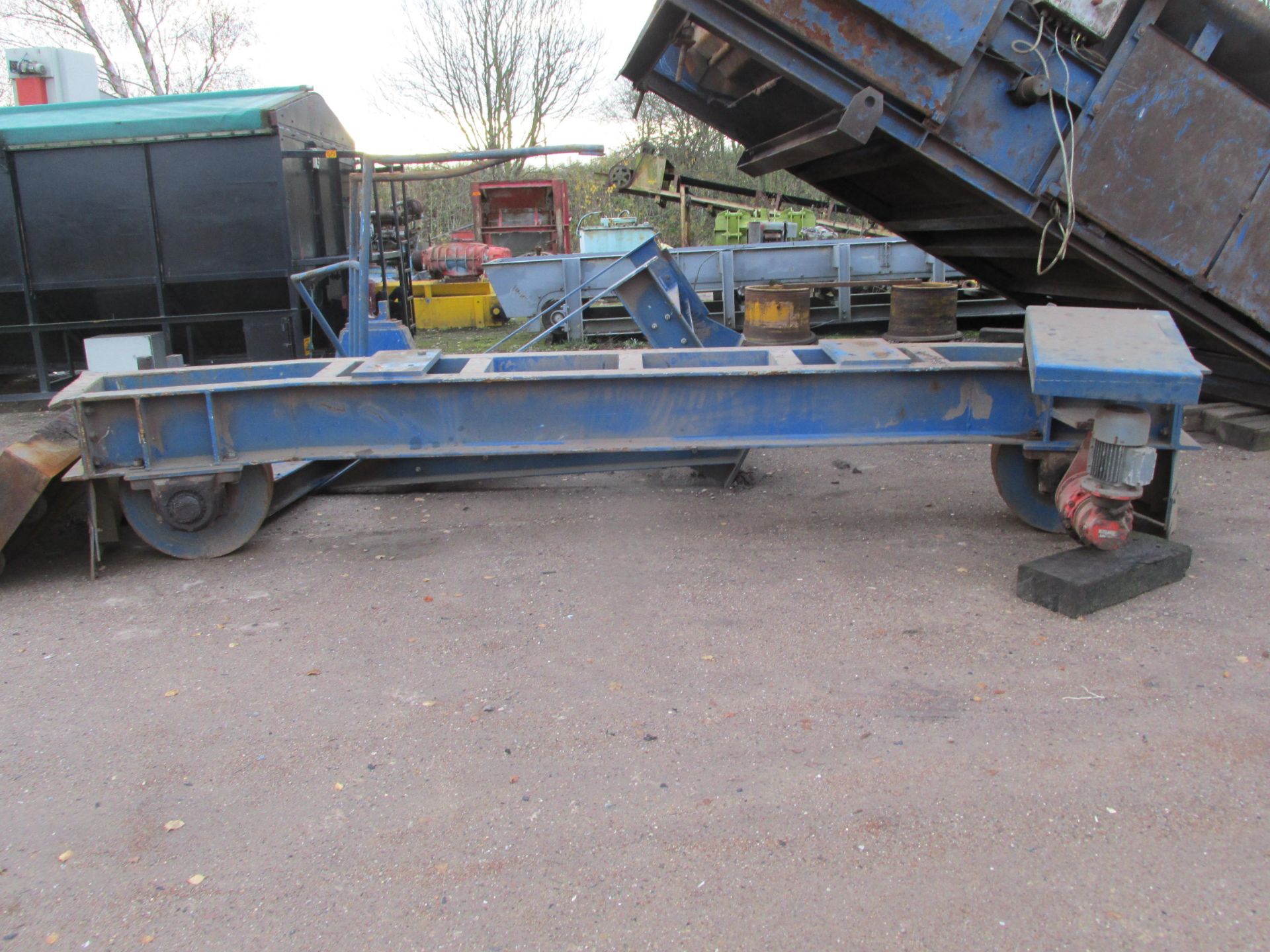 * Mayfran Swiveling Stacking Plate Conveyor, electric drive. Please note this lot is located at - Image 4 of 4