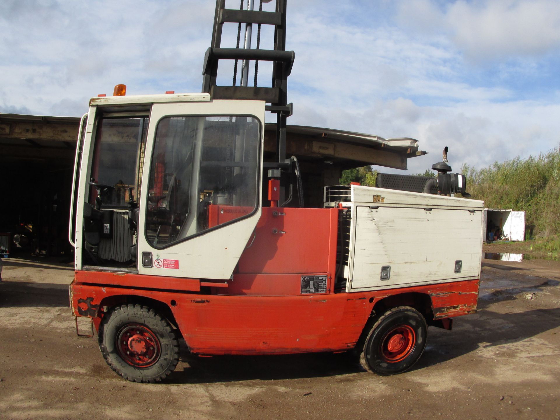 * Fantuzzi SF50, 5 Tonne Side Loader, serial Number 43183, Year 1999, 5591 Hours, Perkins Engine,