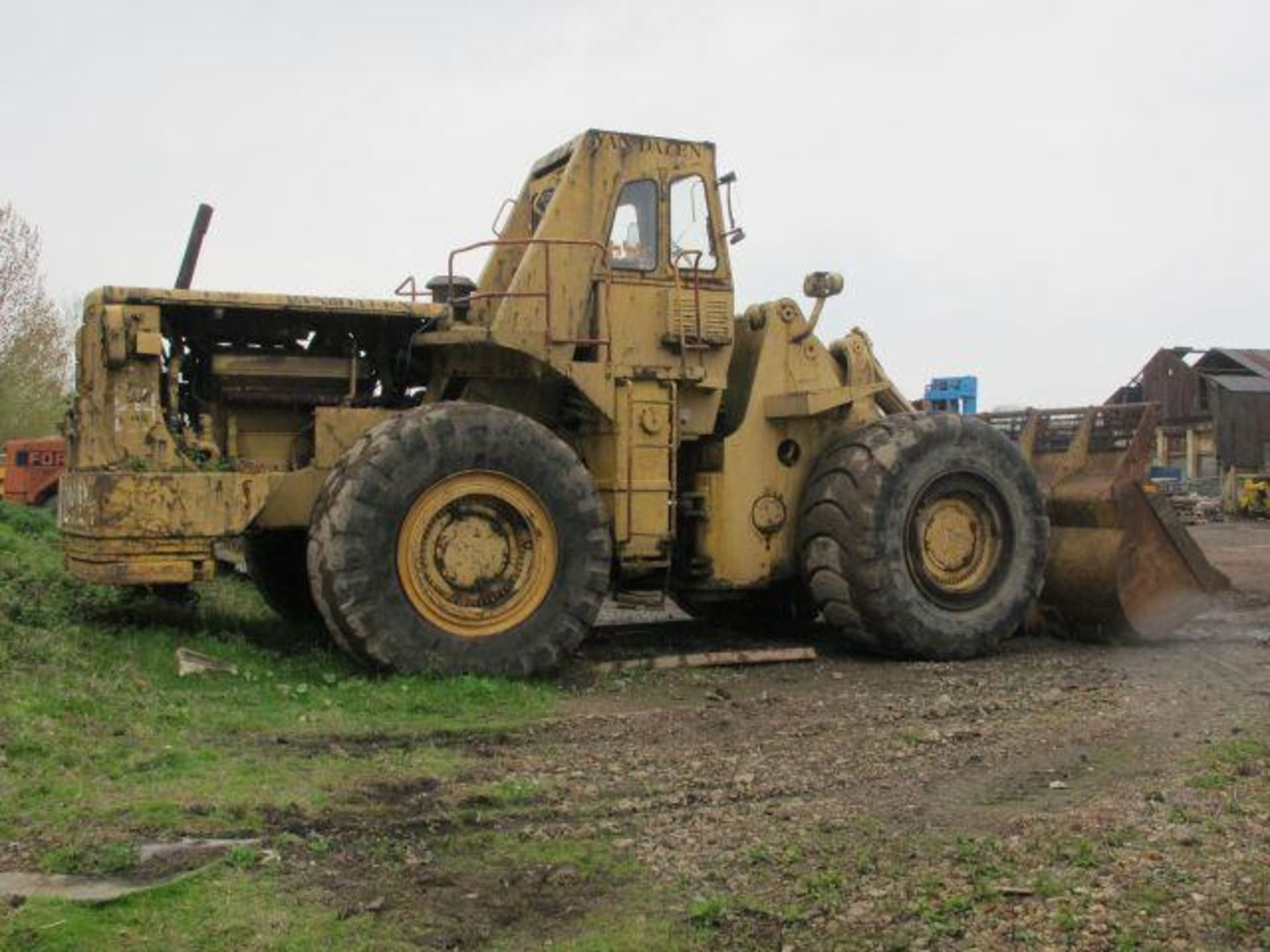 * Caterpillar 992 Loading Shovel, 3 X Injected Solid Tyres & 1 Spare Tyre, Runner S/N 25K877. Please - Image 2 of 4