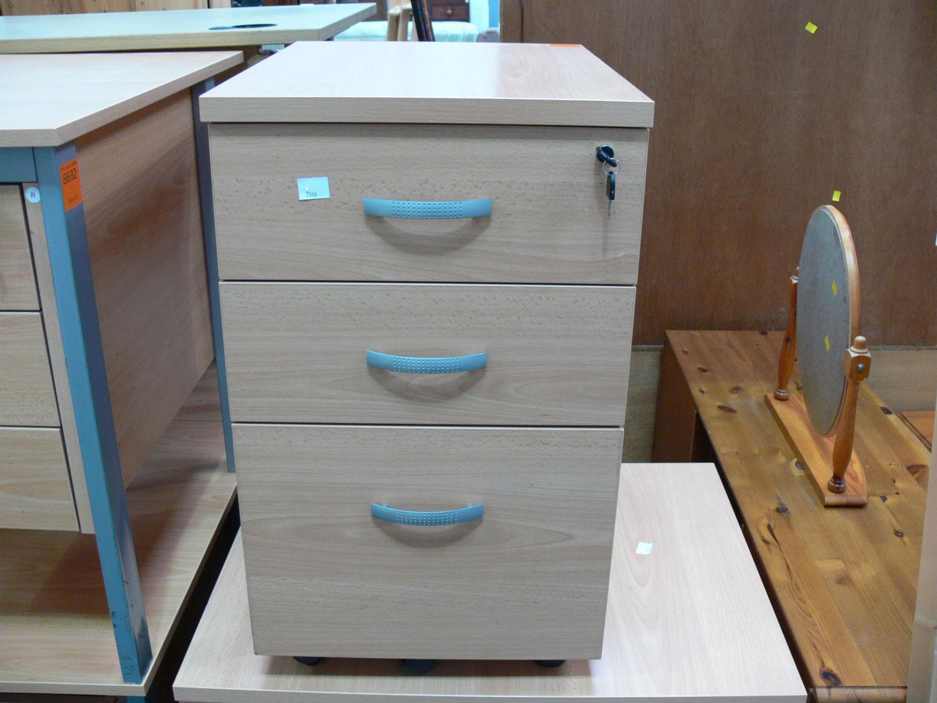 *1 x 2 Door office cupboard 1 x 3 drawer pedestal - Image 3 of 3