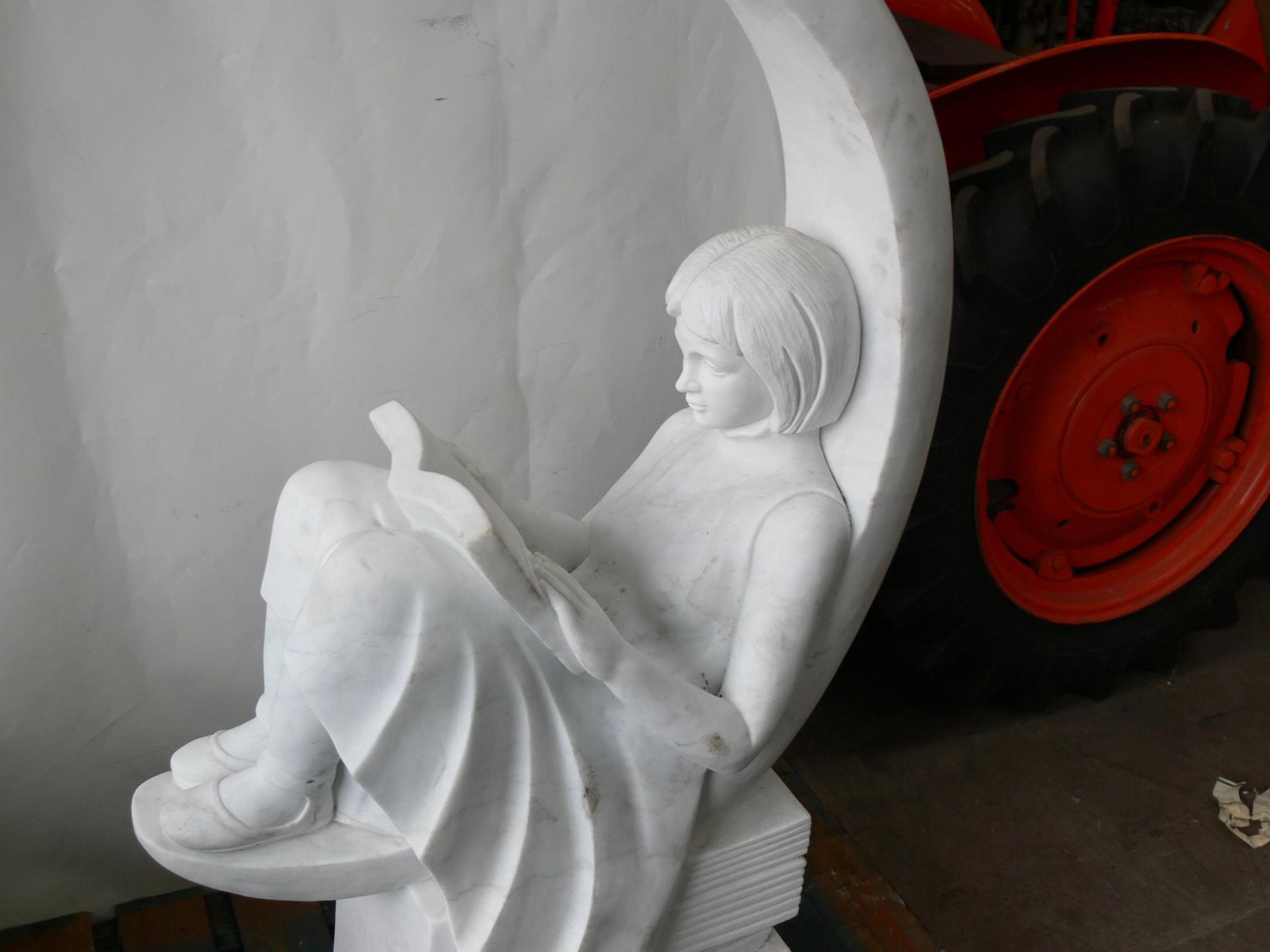 A marble sculpture of a young girl reading sat on a crescent moon. Please note this lot has a £10 + - Image 2 of 5