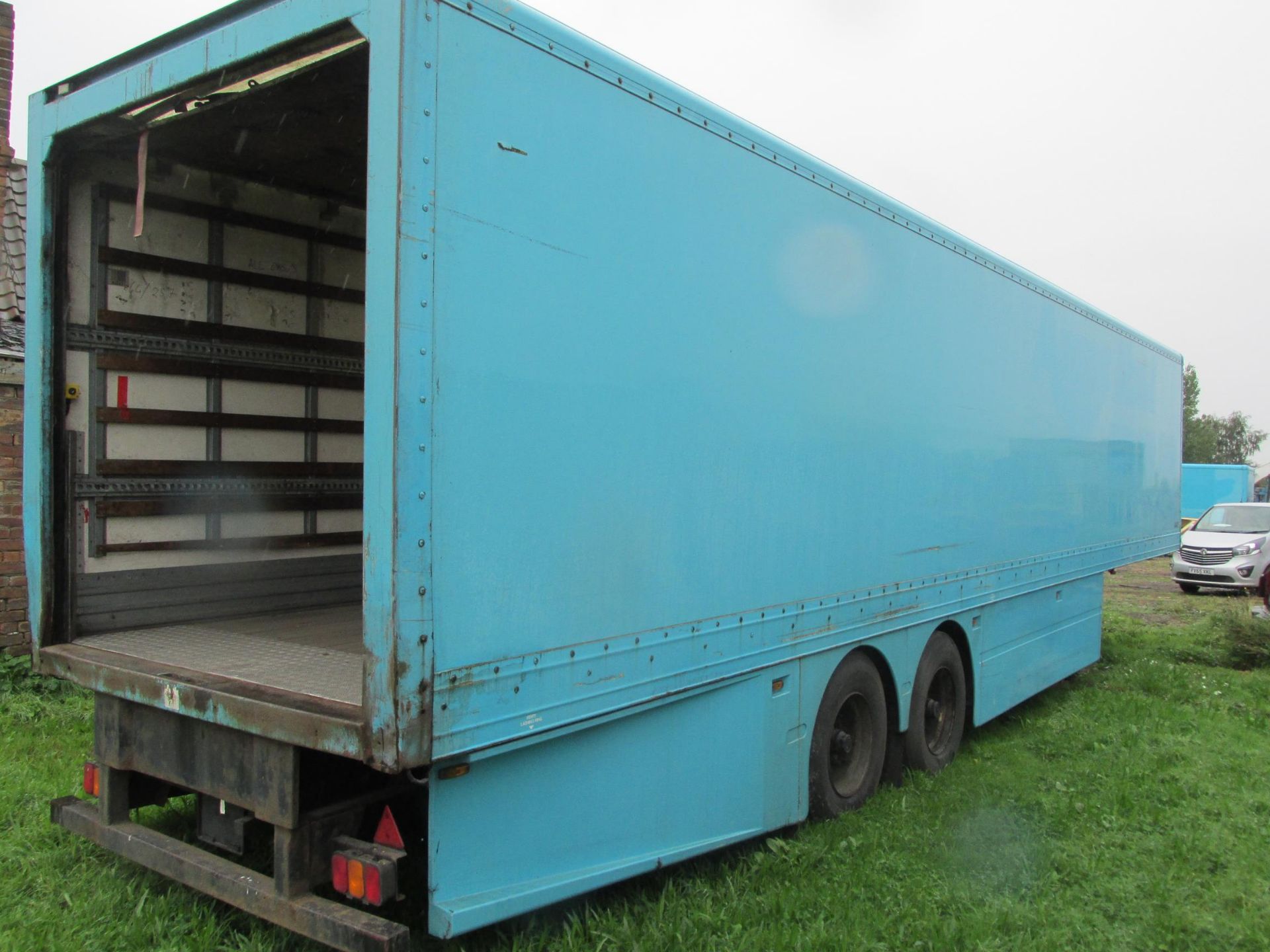 * Cartwright Tandem Axle Box Trailer, year 2001, 13.6m long, 2.64m high from rubbing plate, roller