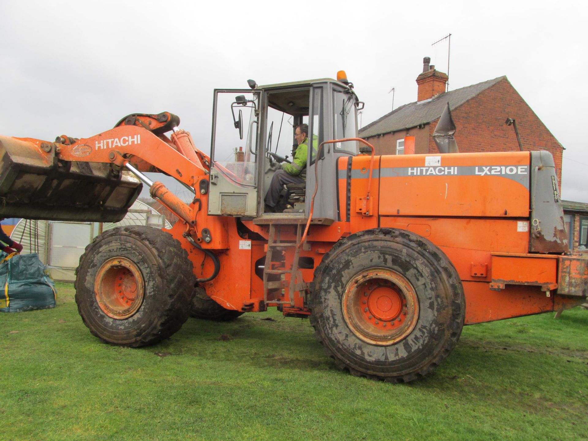 * Hitachi LX210E Loading Shovel, serial number HFL21020P381F1005, runner - Image 2 of 3