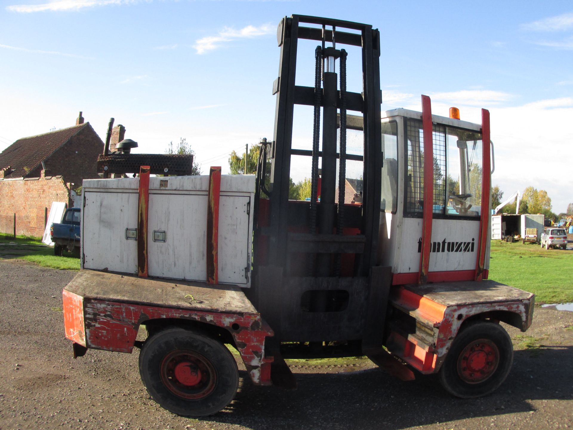 * Fantuzzi SF50, 5 Tonne Side Loader, serial Number 43183, Year 1999, 5591 Hours, Perkins Engine, - Image 3 of 6