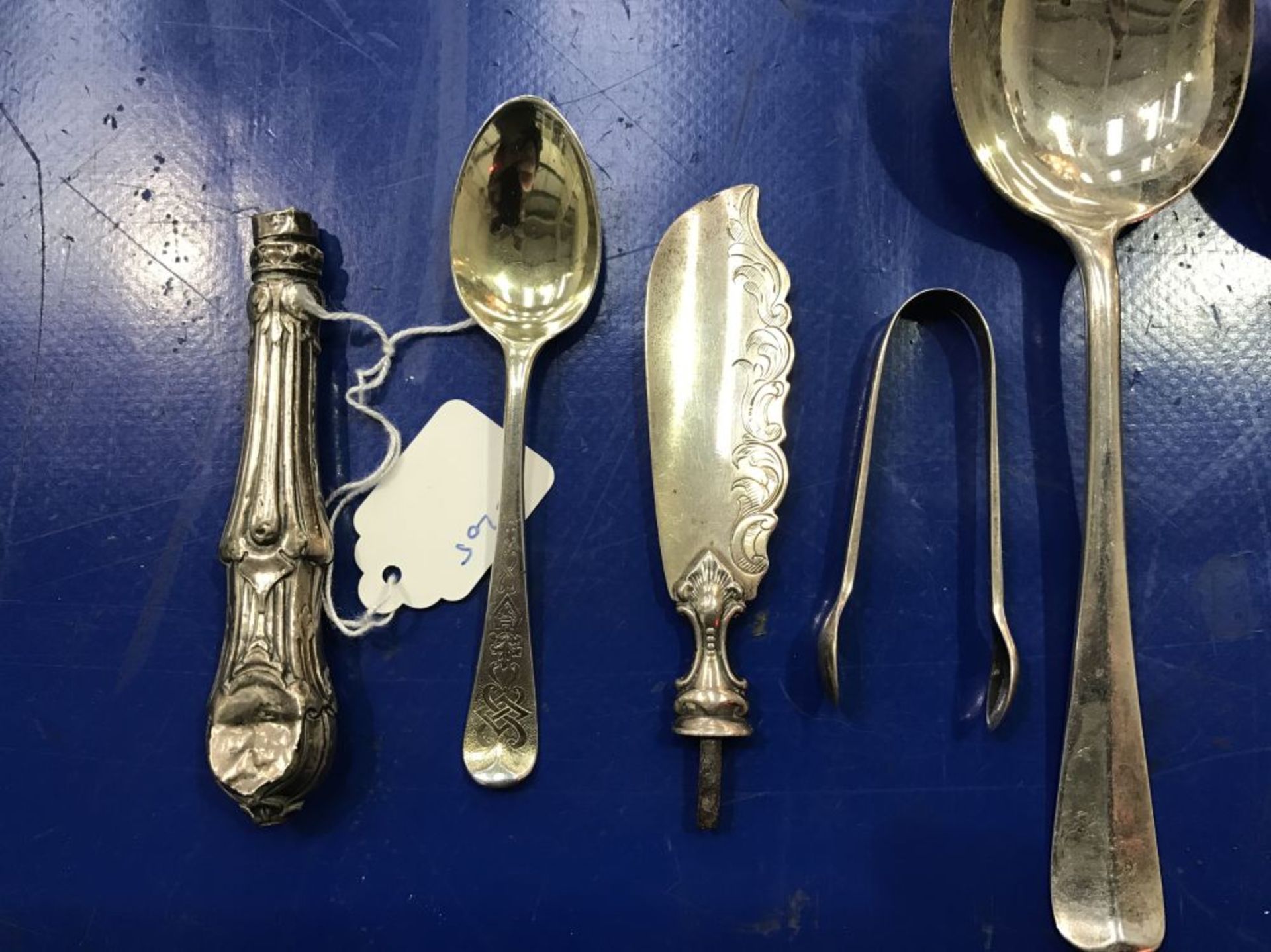 Sterling Silver Tableware inc 3 heavy Soup Spoons etc (total weight 118g) (est. £30-£50) - Image 2 of 2