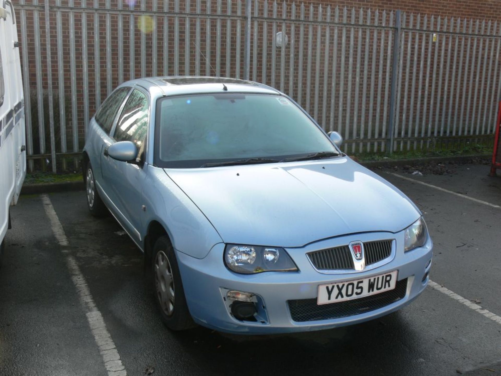 A Rover 25si 1.4 Petrol in blue. Date of first registration 18/03/2005. Number of former keepers - - Image 2 of 16