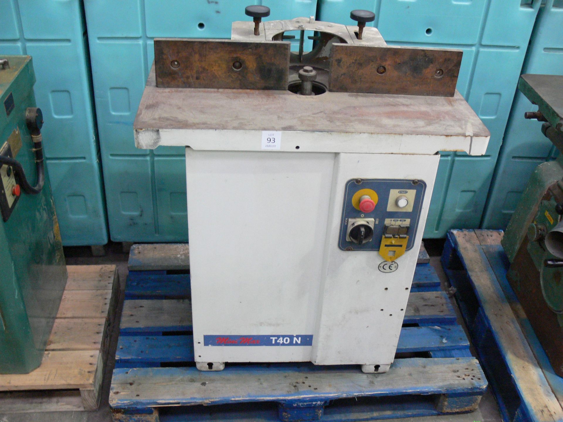 * A Mini Max T40N Spindle Moulder. Please note there is a £10 + VAT Lift Out Fee on this lot