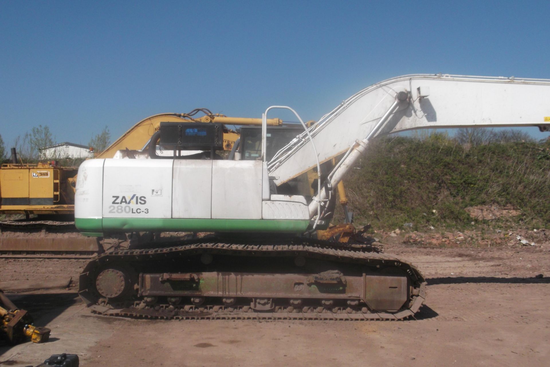 * Hitachi Z-axis 280LC-3 Excavator, long reach, 10,300 hours, 18 metre reach, piped, fully - Image 2 of 3