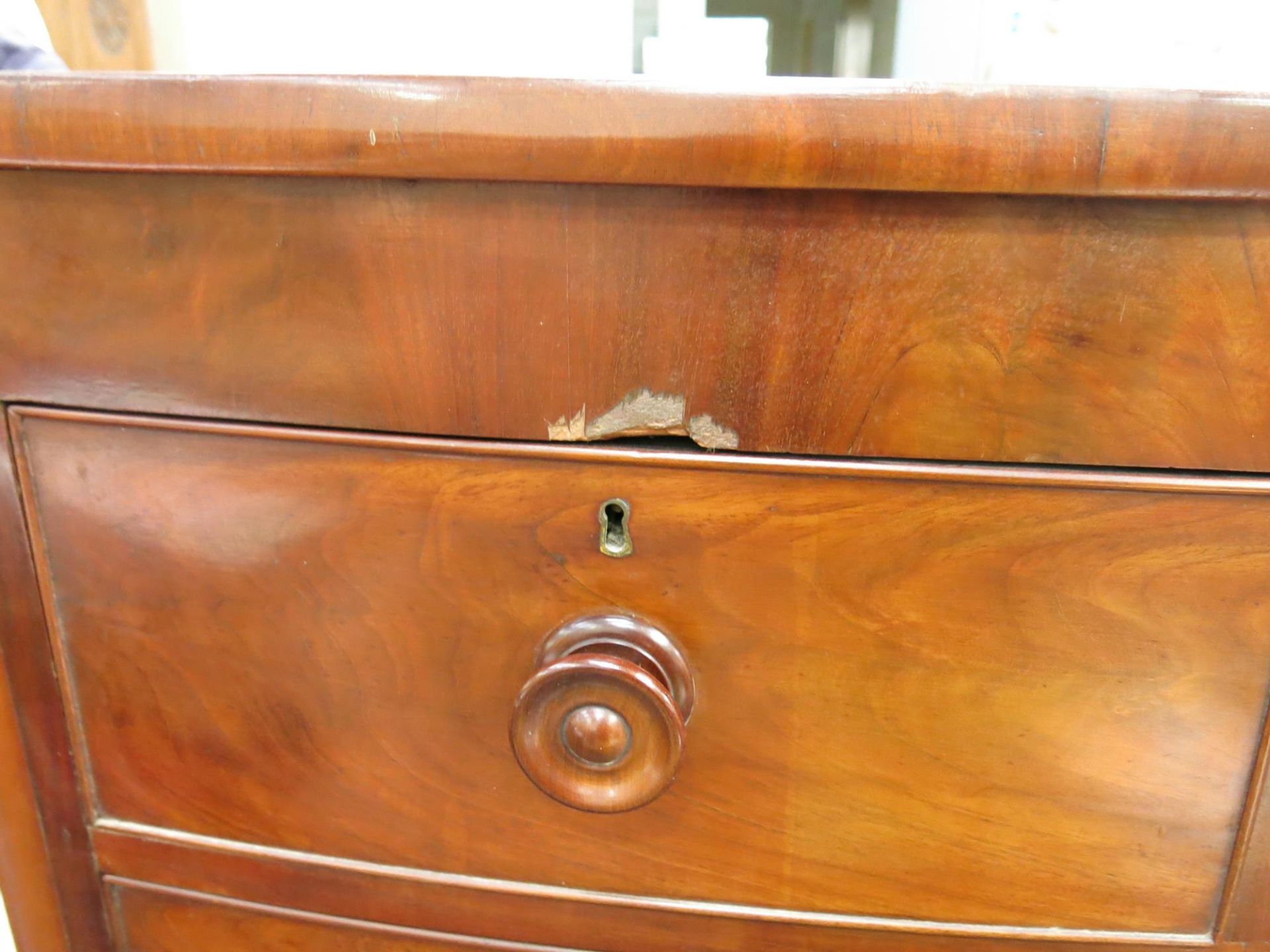 A Victorian Mahogany five drawer chest (H 125cm, W 104cm, D 56cm) (est £100 - £120) - Image 2 of 3